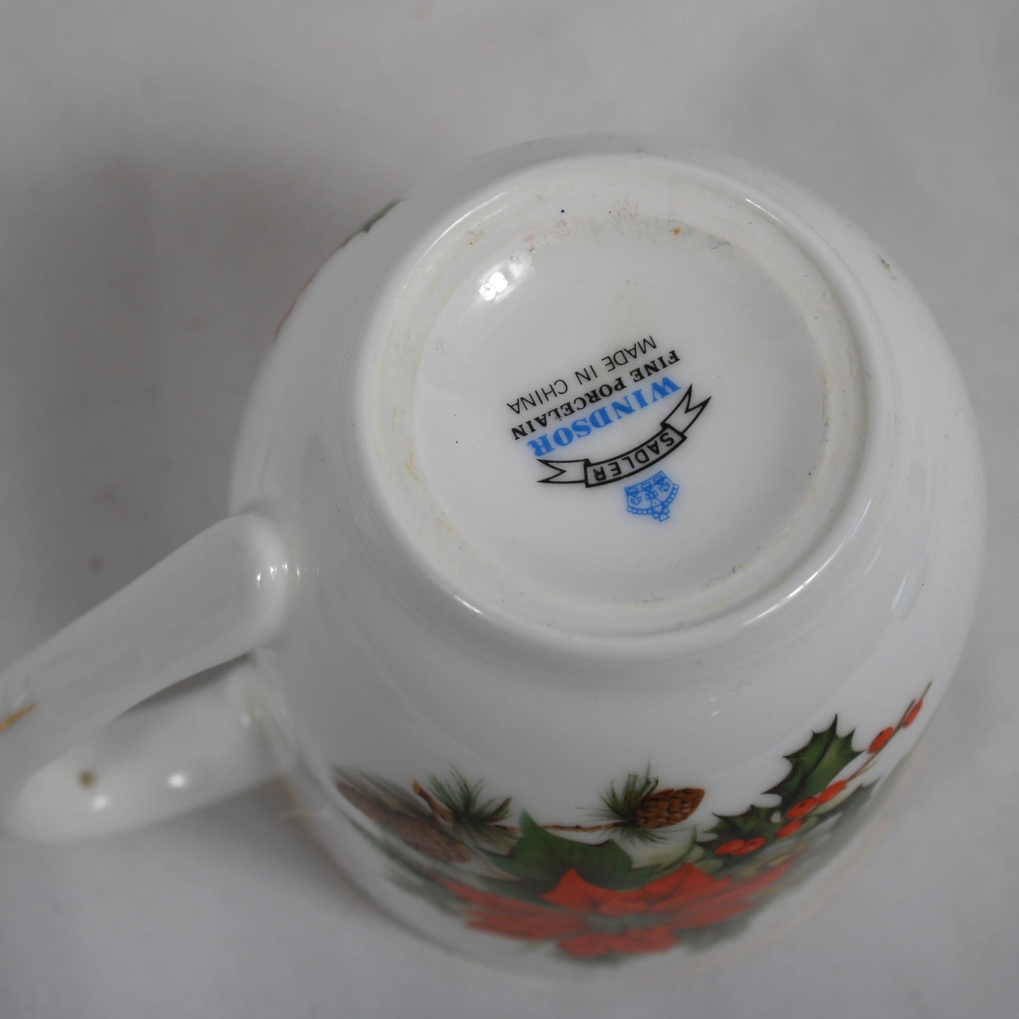 Sadler Windsor Fine Porcelain Poinsettia Christmas Mug with Lid