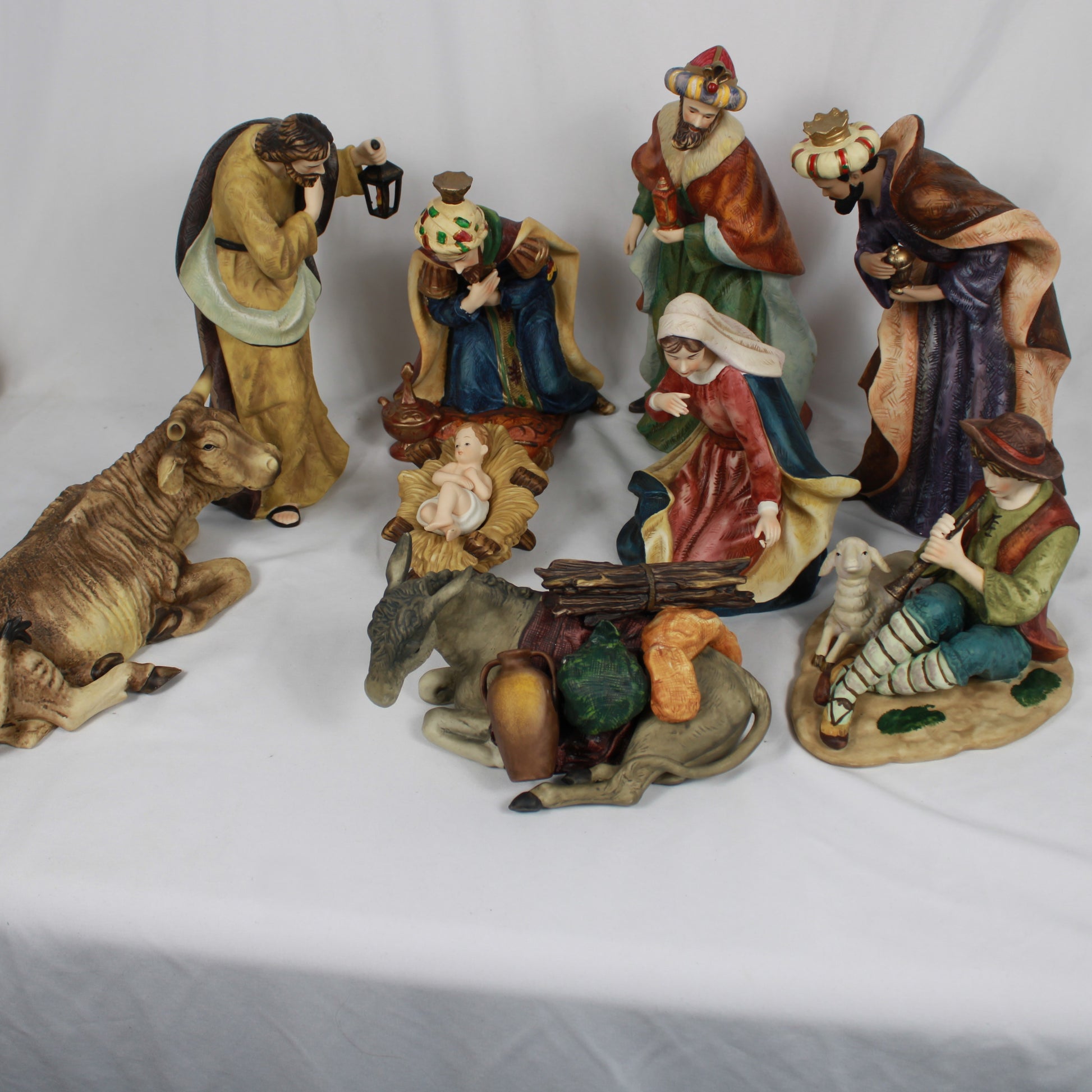Member's Mark Holiday Collection 2007 Hand Painted 10 Piece Fine Porcelain Nativity Set