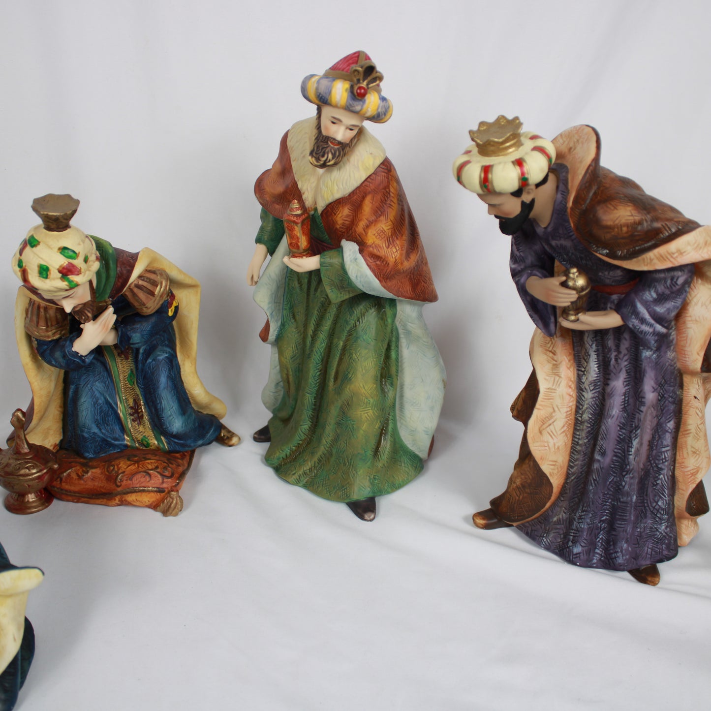 Member's Mark Holiday Collection 2007 Hand Painted 10 Piece Fine Porcelain Nativity Set