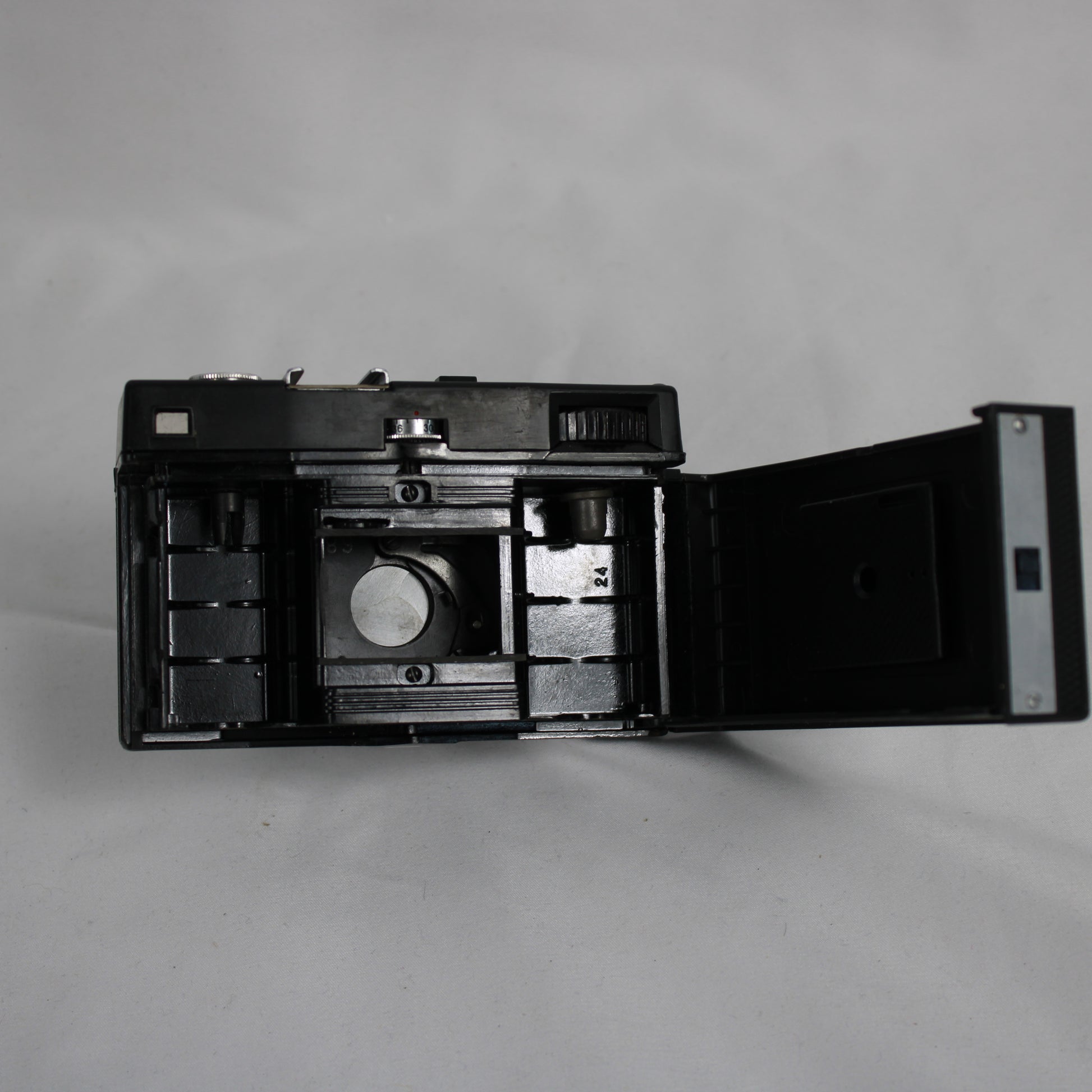 Soviet LOMO Smena 8M 35mm Film Camera – Rare Moscow Emblem Edition
