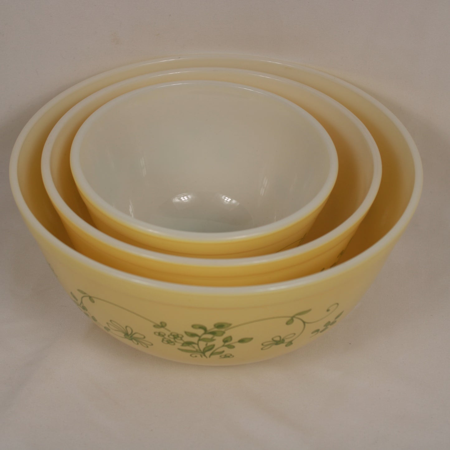 Pyrex Shenandoah Green Floral Yellow Nesting Mixing Bowl Set of 3