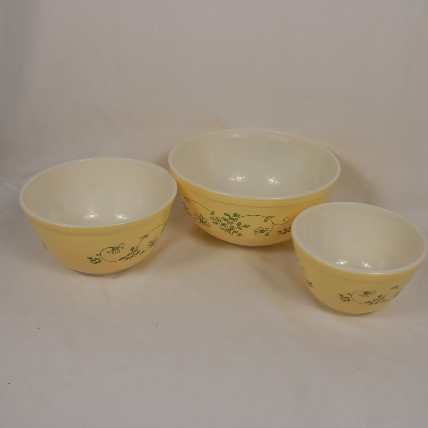 Pyrex Shenandoah Green Floral Yellow Nesting Mixing Bowl Set of 3
