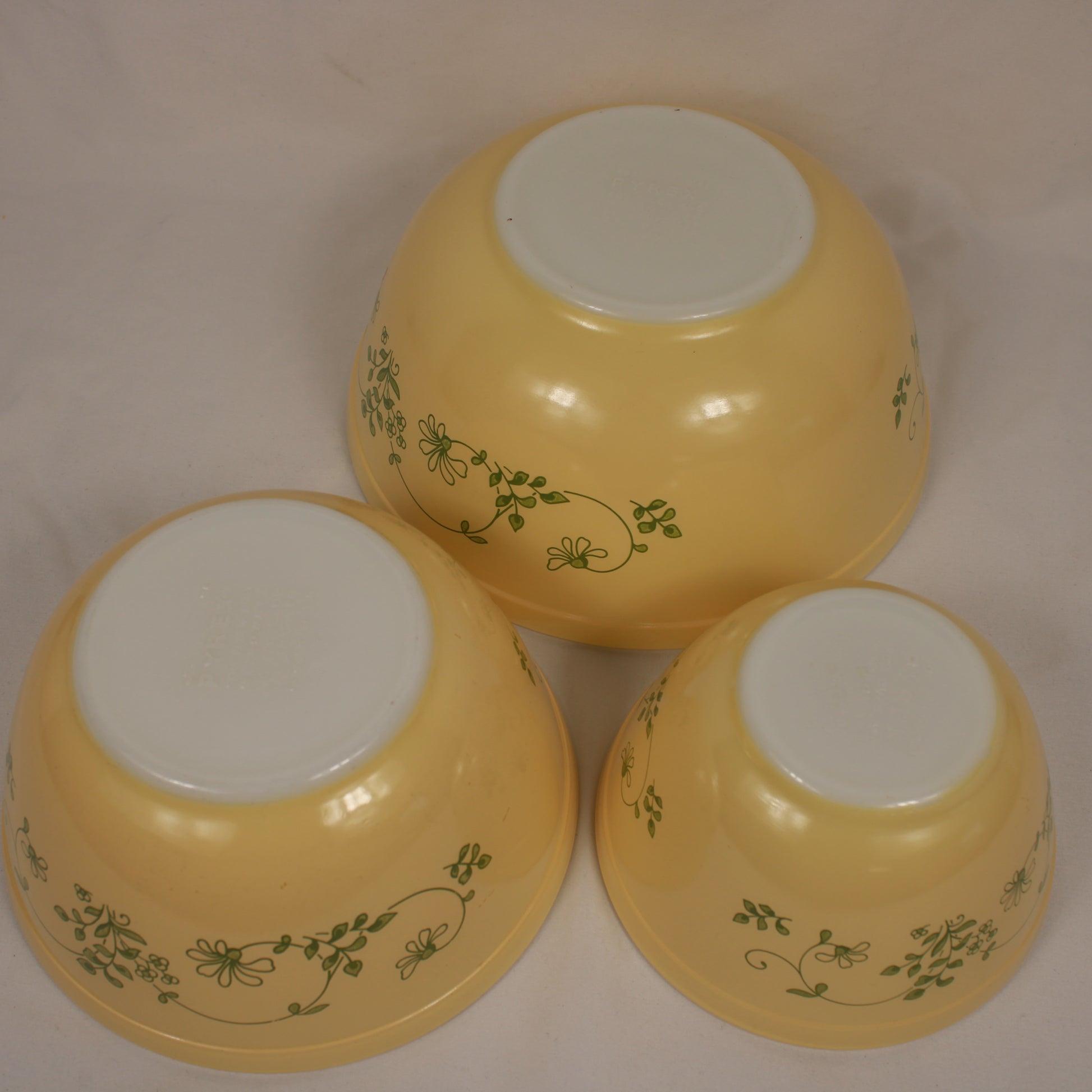 Pyrex Shenandoah Green Floral Yellow Nesting Mixing Bowl Set of 3