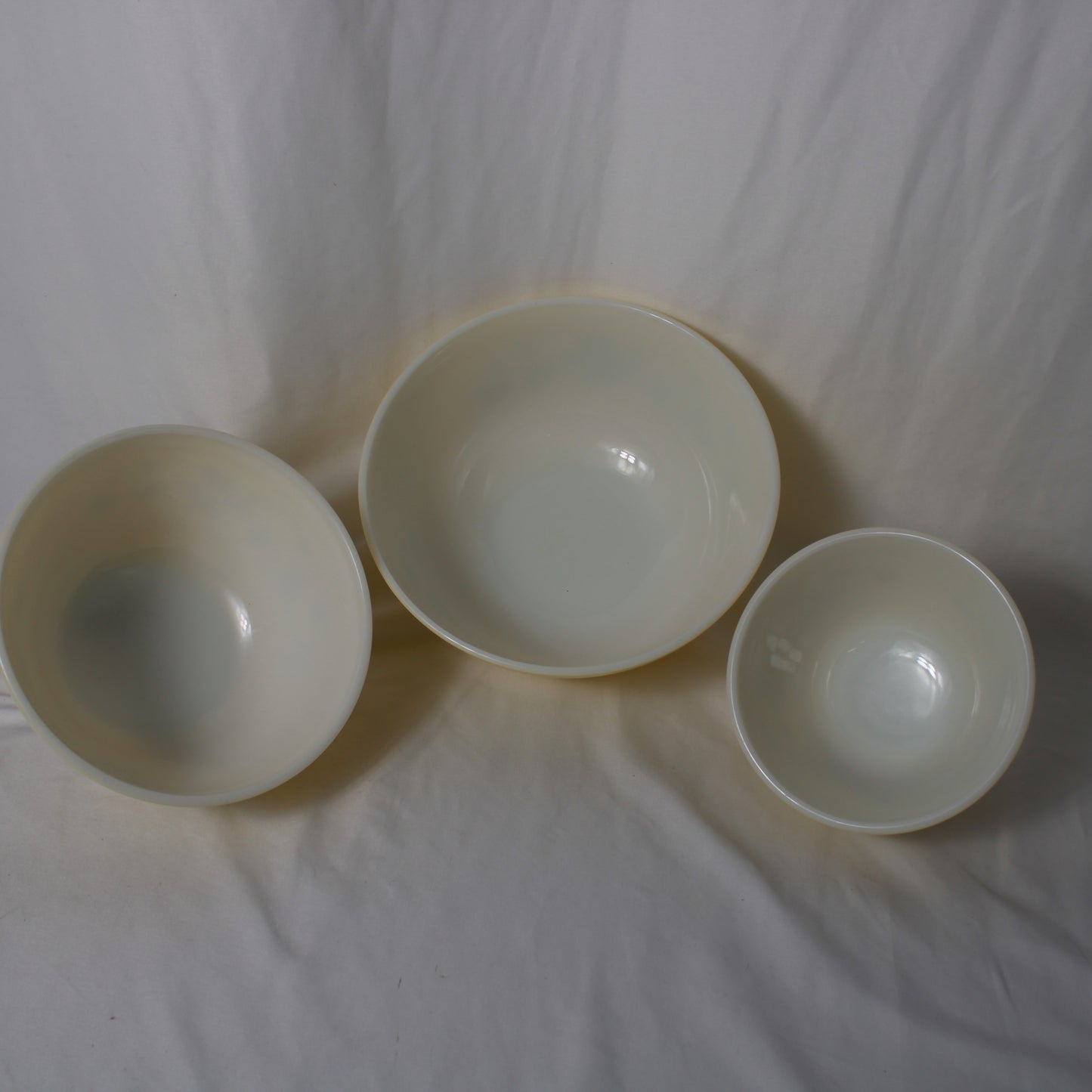 Pyrex Shenandoah Green Floral Yellow Nesting Mixing Bowl Set of 3