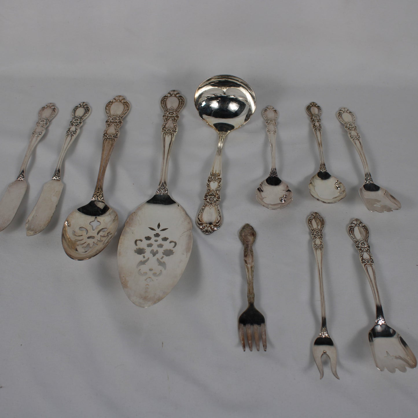 1847 Rogers Bros Heritage Silver plate Flatware Set 0f 131 Pcs