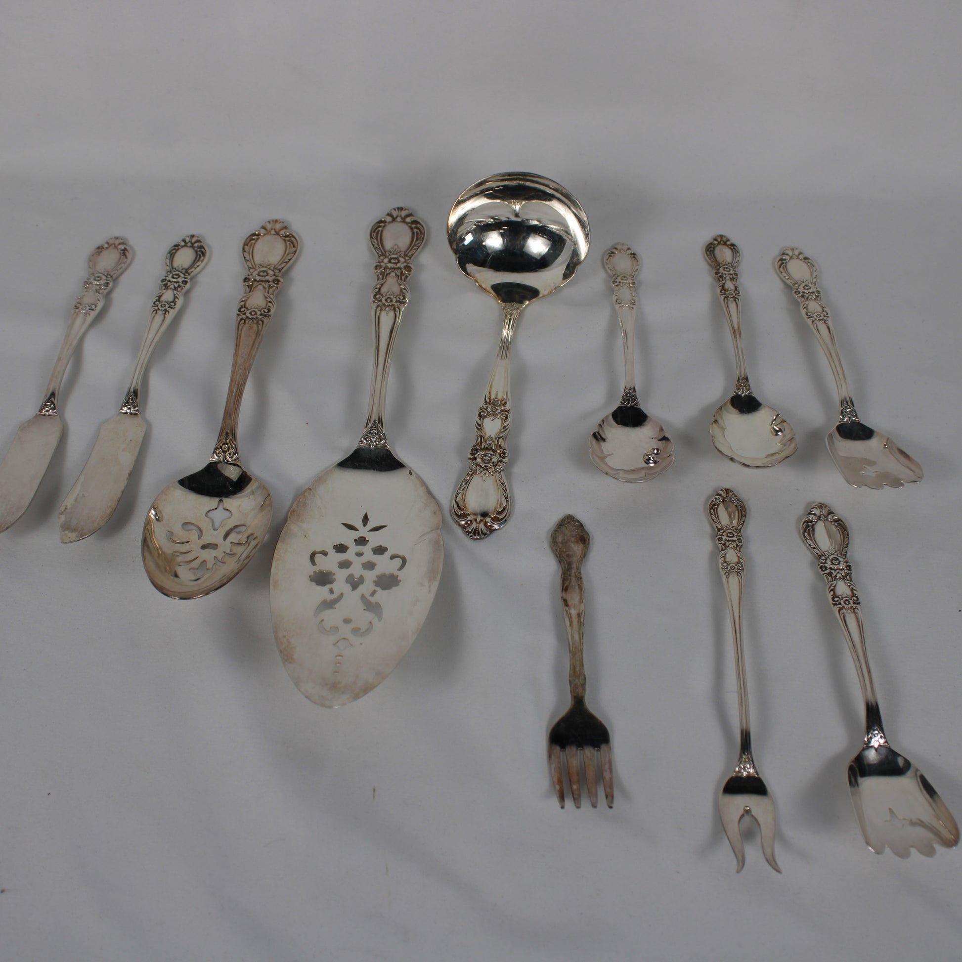 1847 Rogers Bros Heritage Silver plate Flatware Set 0f 131 Pcs