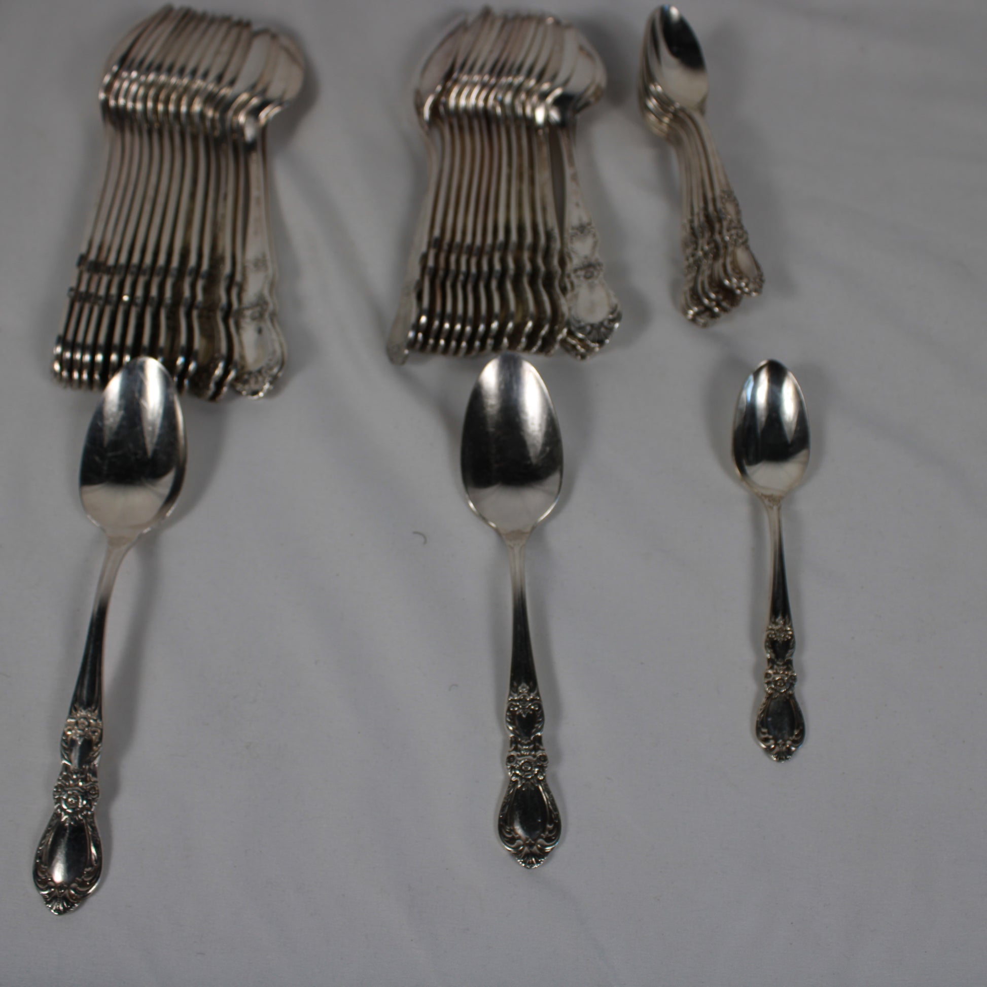 1847 Rogers Bros Heritage Silver plate Flatware Set 0f 131 Pcs