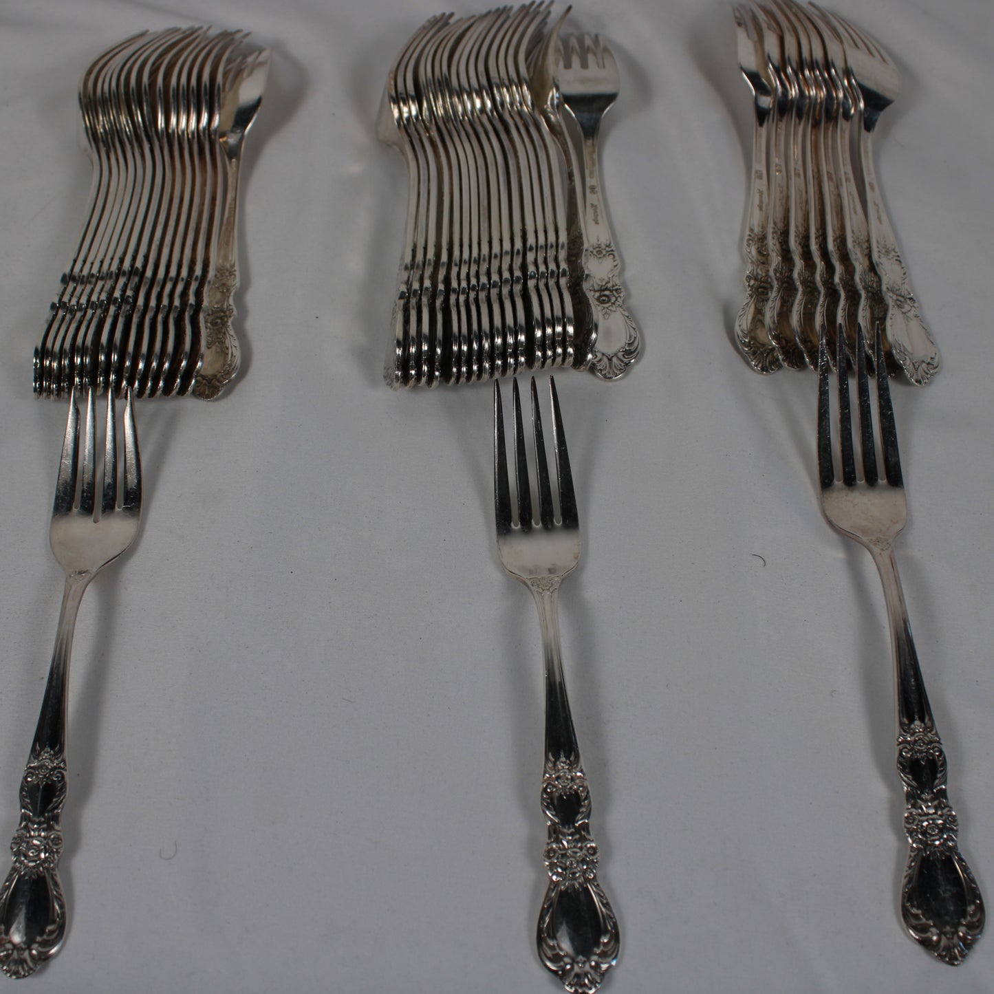 1847 Rogers Bros Heritage Silver plate Flatware Set 0f 131 Pcs