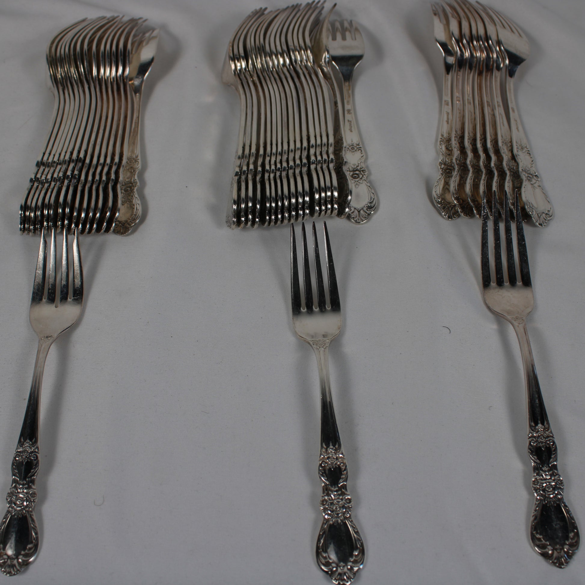 1847 Rogers Bros Heritage Silver plate Flatware Set 0f 131 Pcs