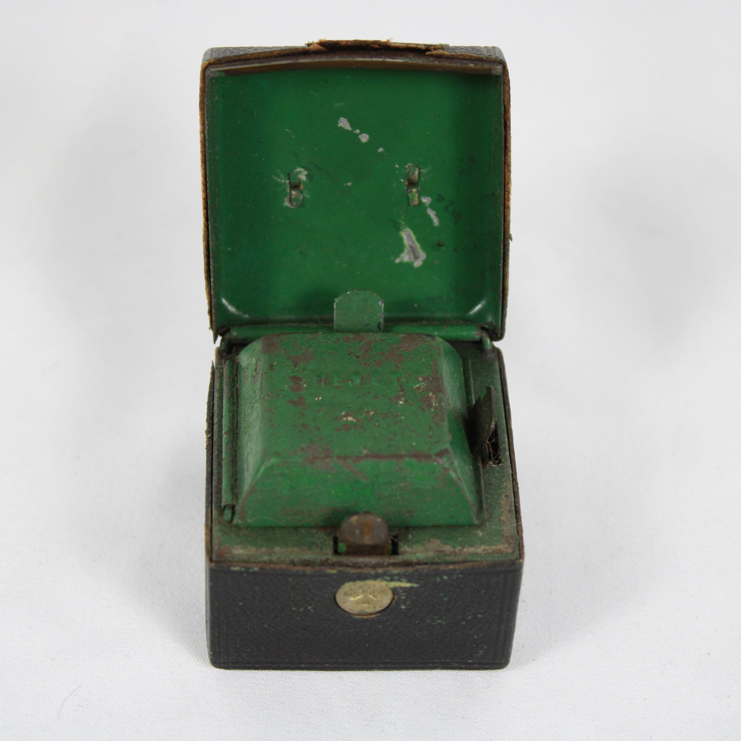 19th C Leather Travelling Inkwell – Vibrant Green Interior & Glass Insert