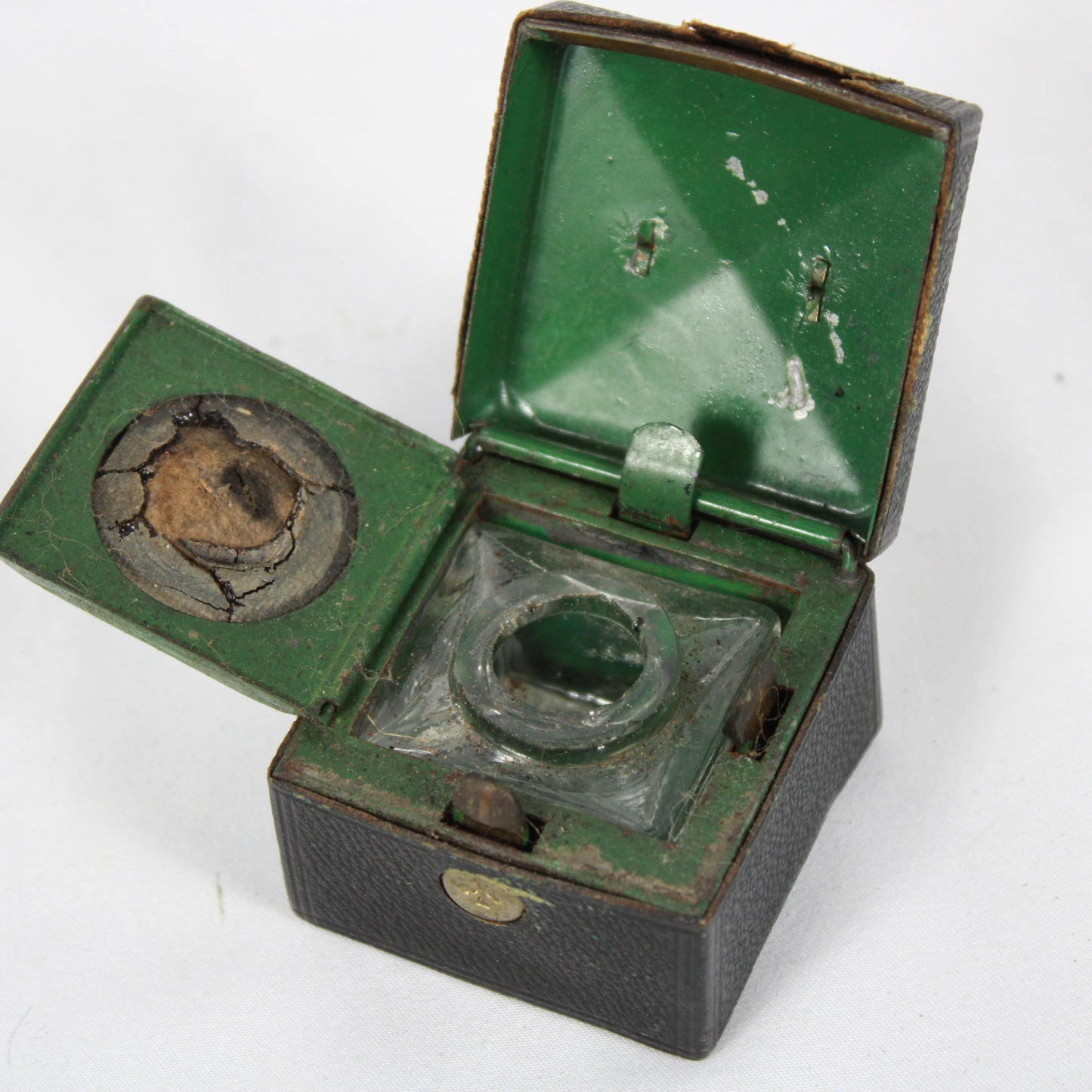 19th C Leather Travelling Inkwell – Vibrant Green Interior & Glass Insert