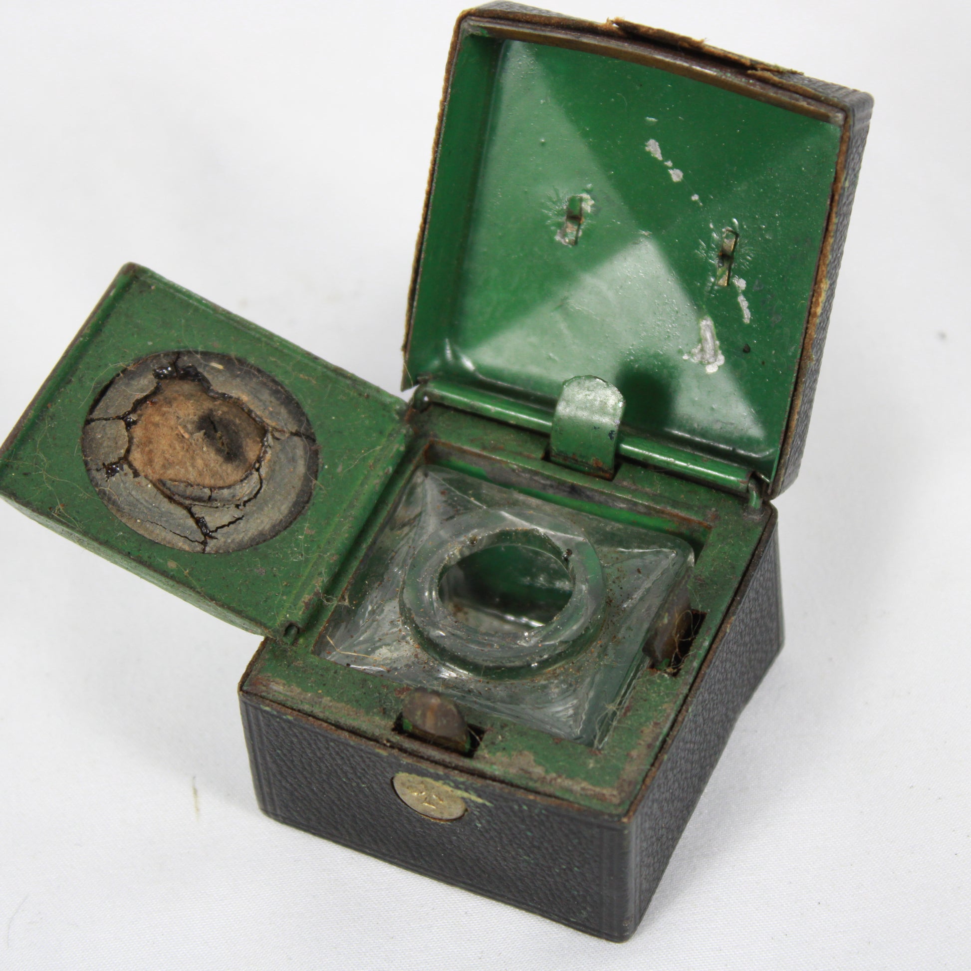 19th C Leather Travelling Inkwell – Vibrant Green Interior & Glass Insert