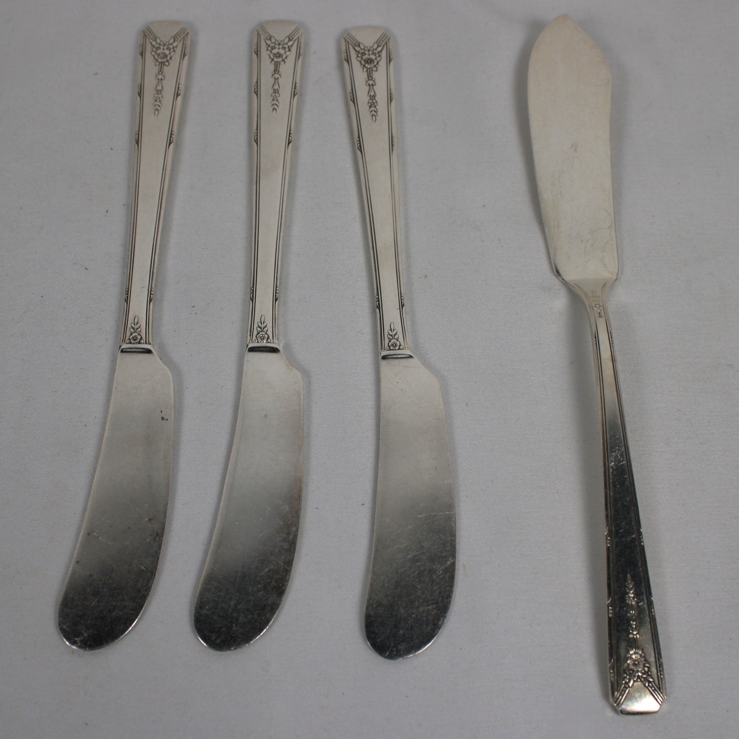 Oneida Community Plate Milady Silverplate Flatware Set with Storage Chest - 79 Pieces