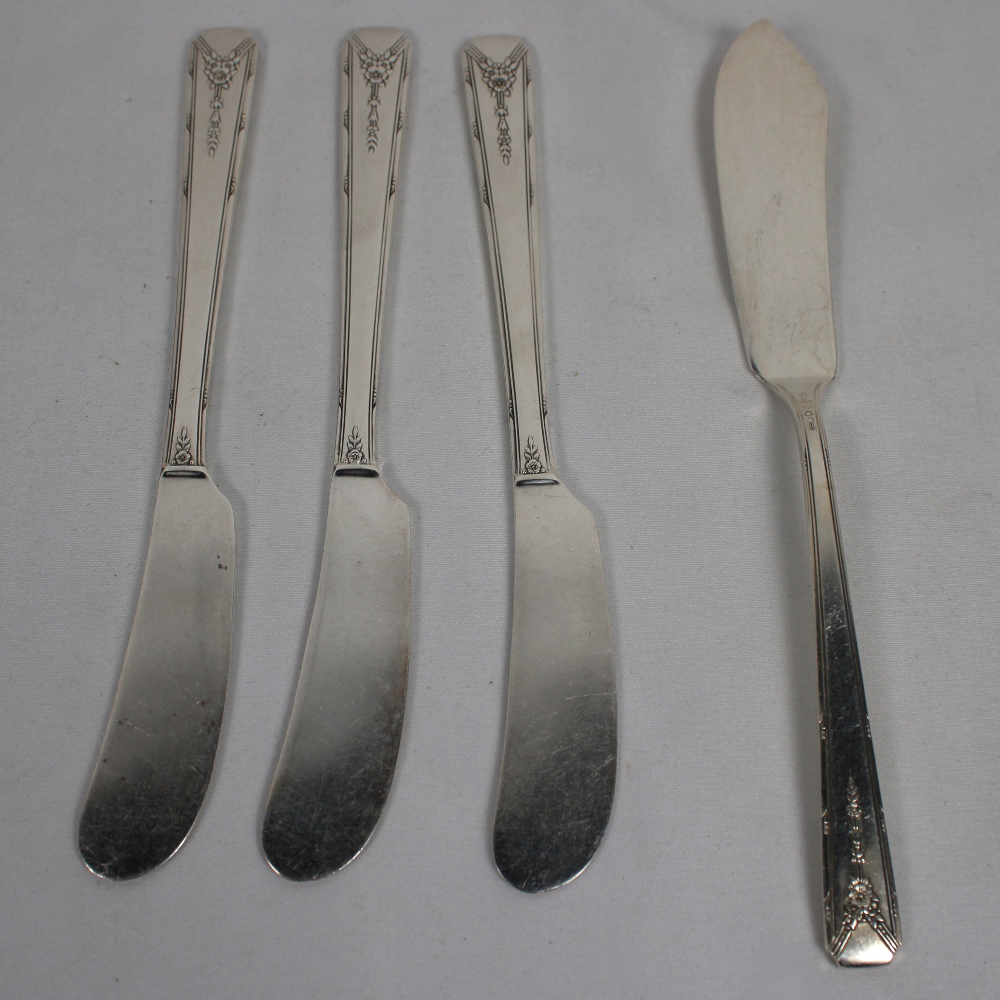 Oneida Community Plate Milady Silverplate Flatware Set with Storage Chest - 79 Pieces