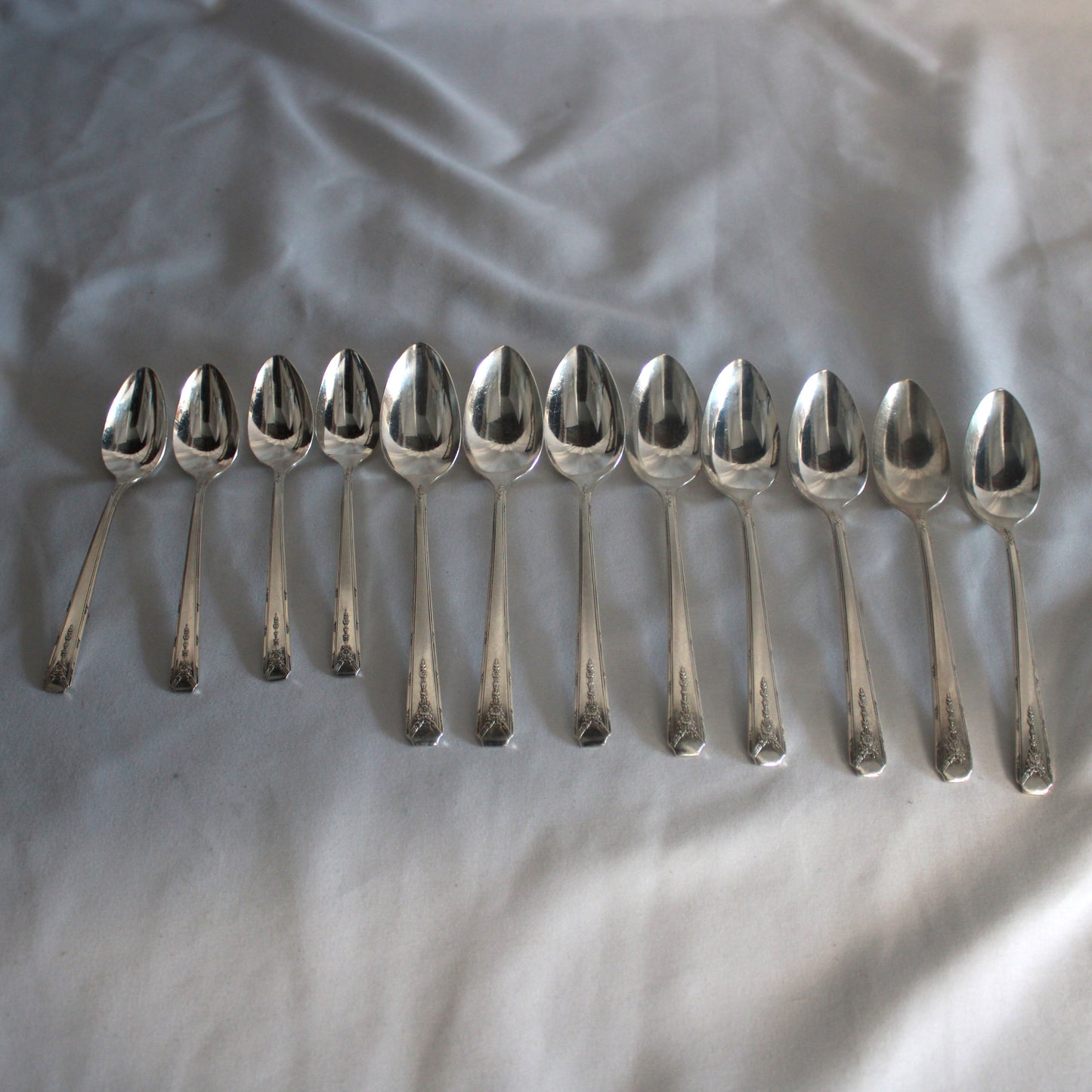 Oneida Community Plate Milady Silverplate Flatware Set with Storage Chest - 79 Pieces