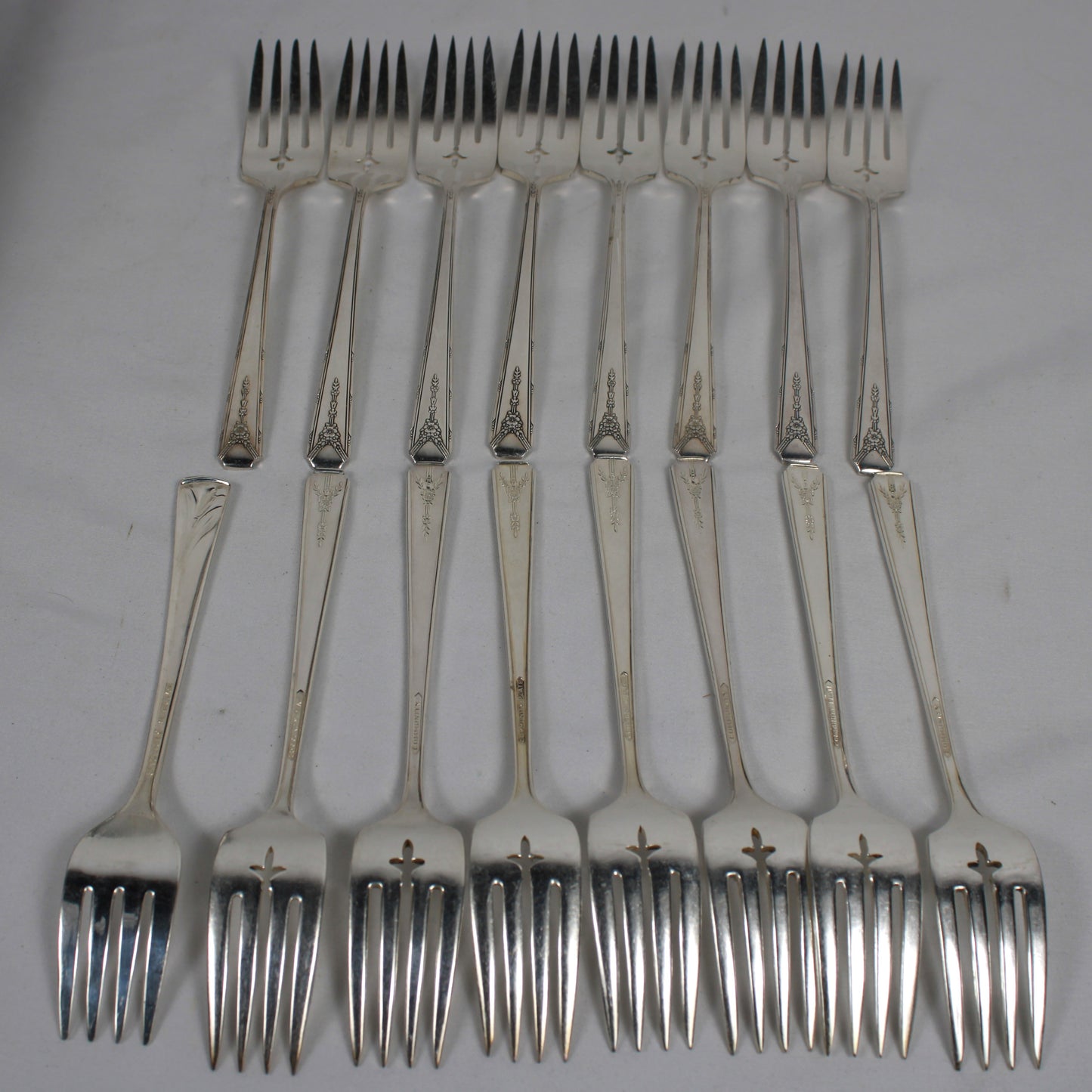 Oneida Community Plate Milady Silverplate Flatware Set with Storage Chest - 79 Pieces
