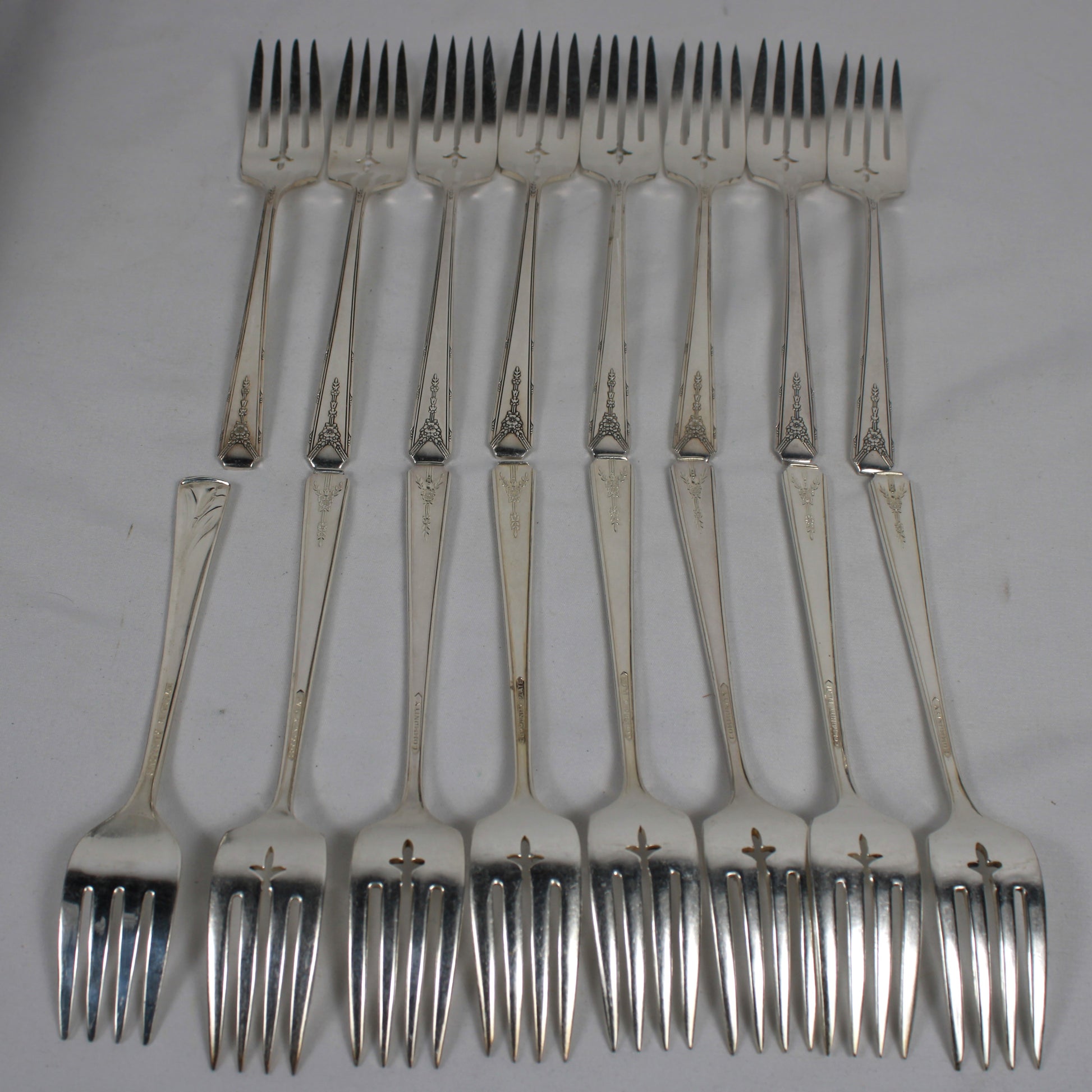Oneida Community Plate Milady Silverplate Flatware Set with Storage Chest - 79 Pieces