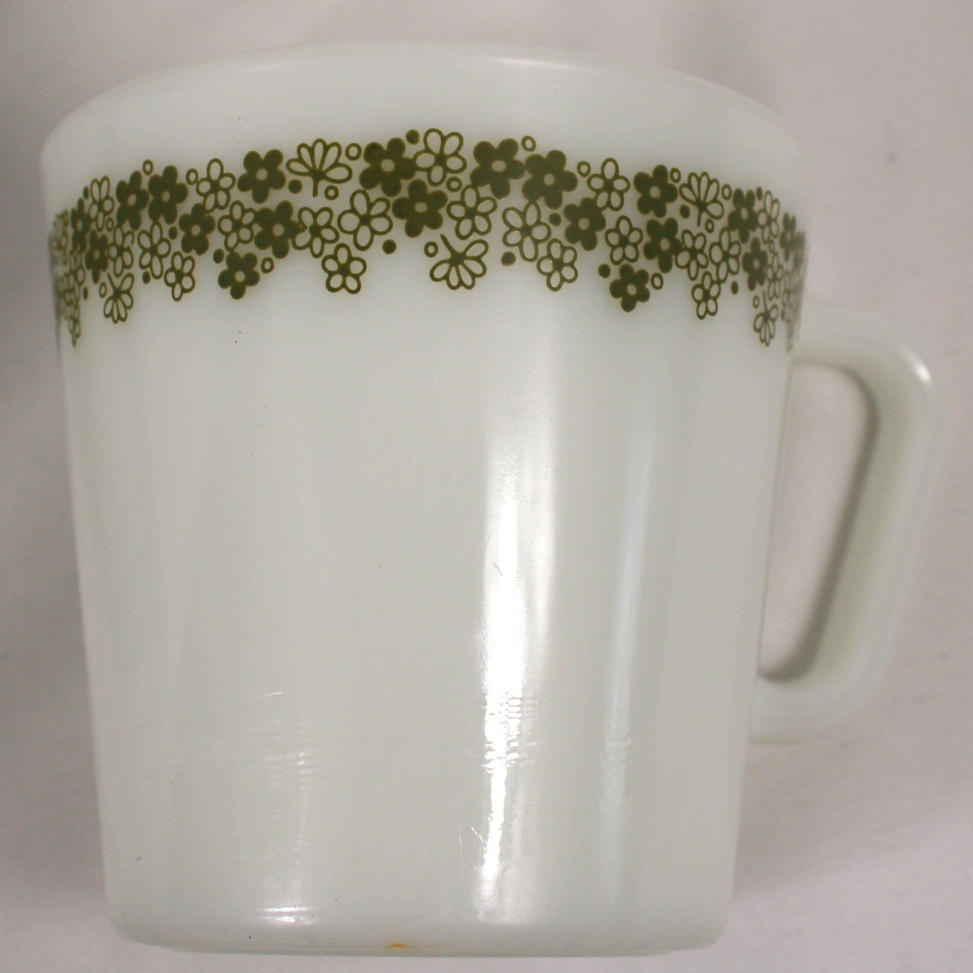 Pyrex Spring Blossom Green Set: Mugs and Covered Refrigerator Dish