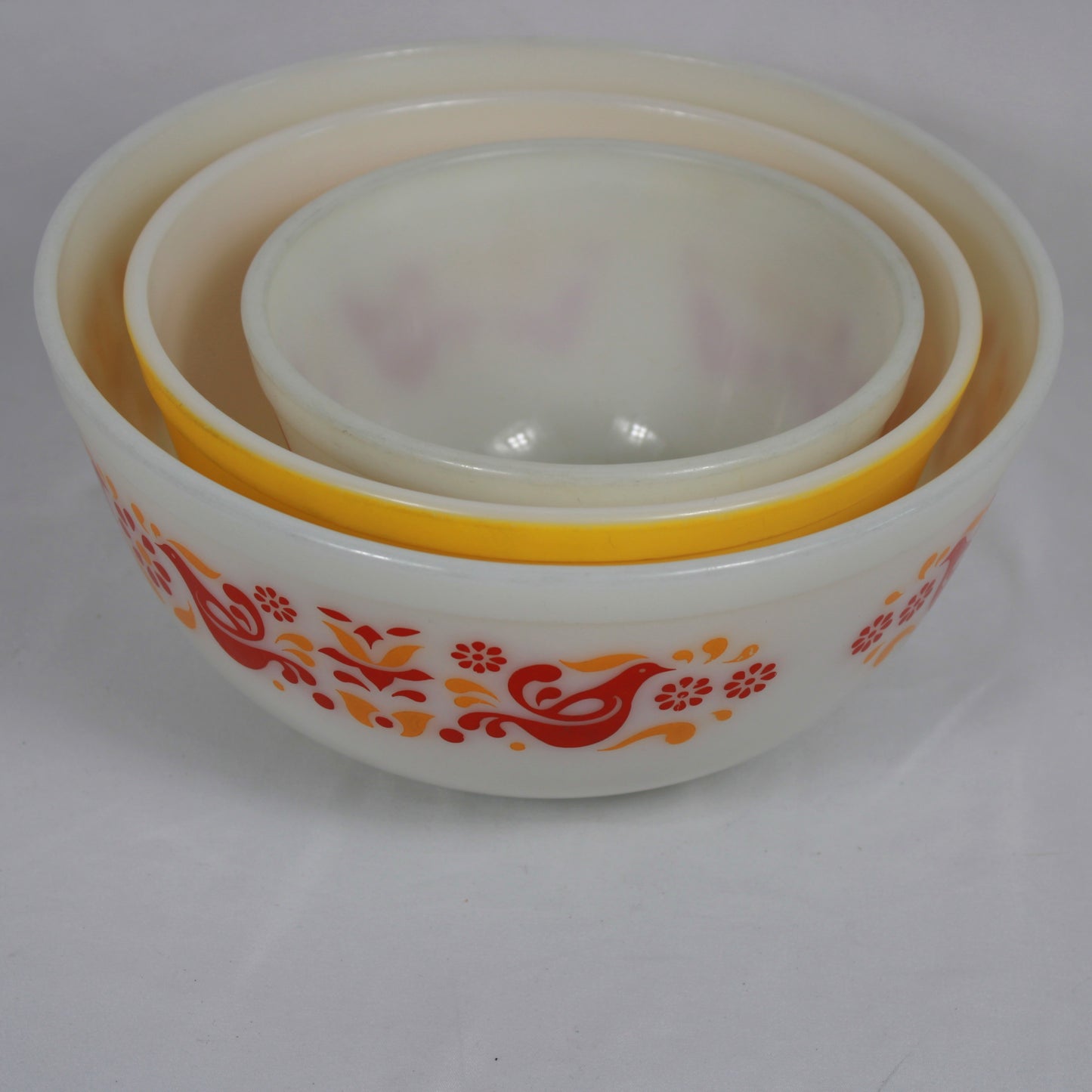 Pyrex Friendship Pattern Nesting Mixing Bowl Set of 3, 401 402 403
