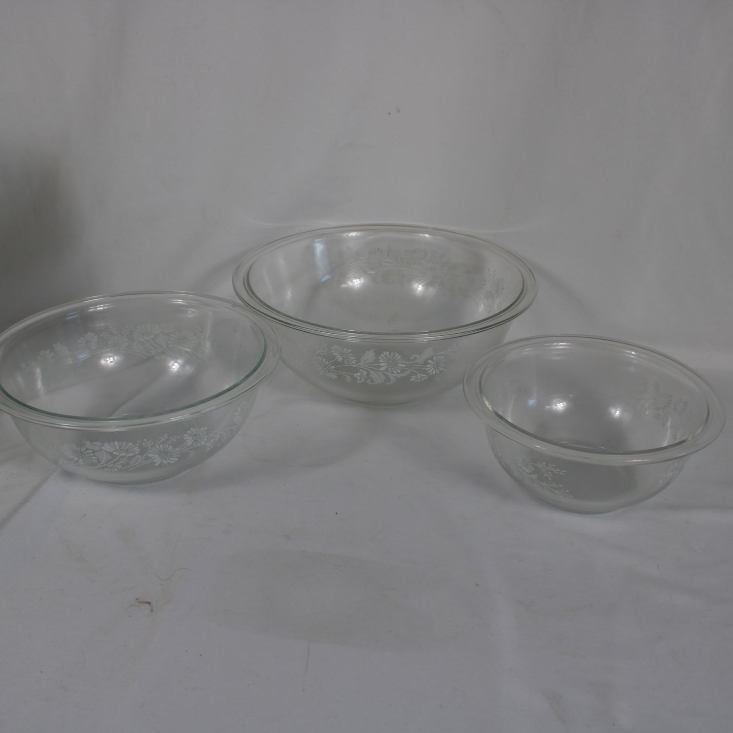 Pyrex White Lace Glass Nesting Bowl Set (3-Piece, In Box)