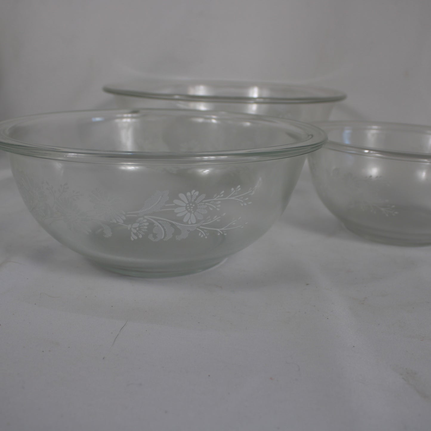 Pyrex White Lace Glass Nesting Bowl Set (3-Piece, In Box)