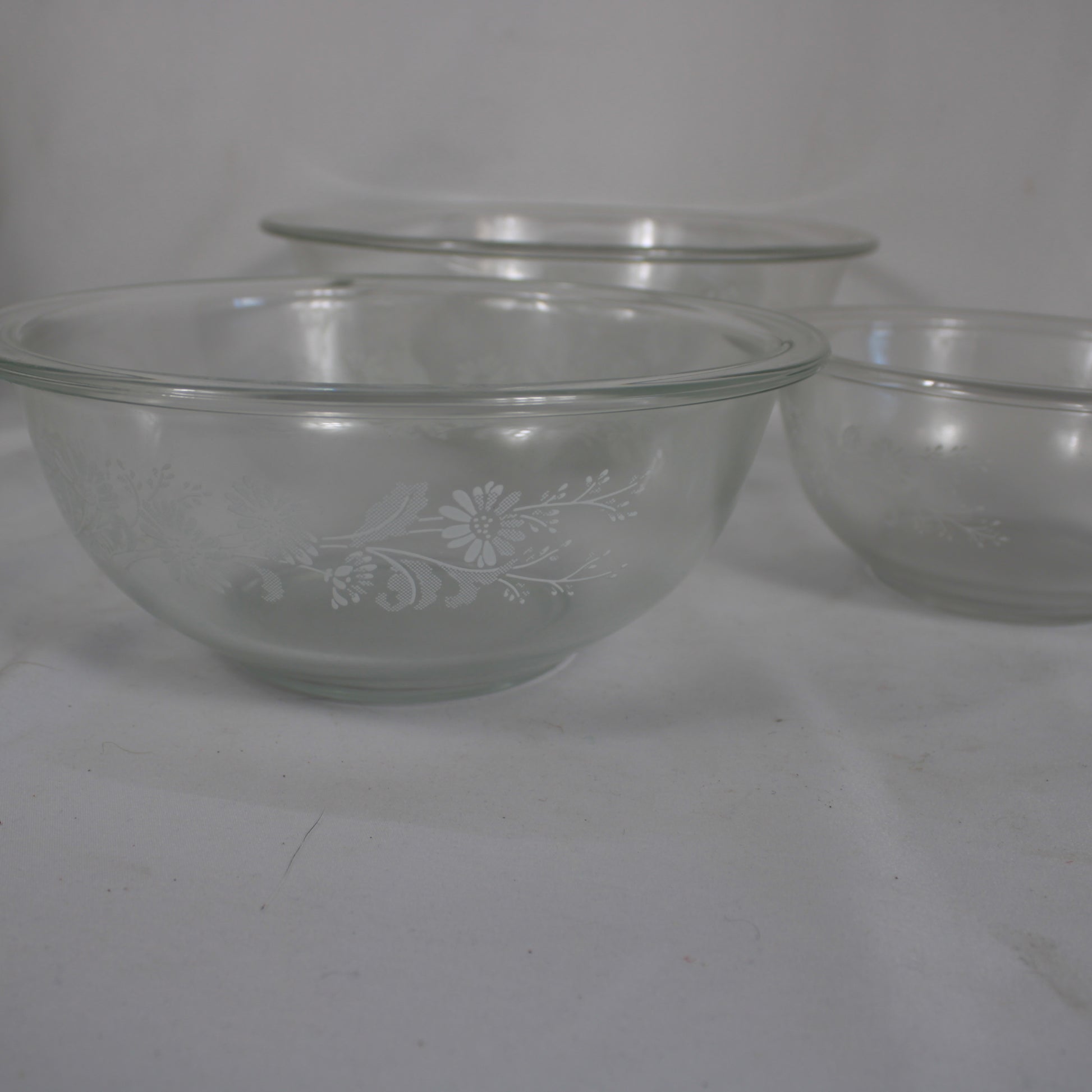 Pyrex White Lace Glass Nesting Bowl Set (3-Piece, In Box)