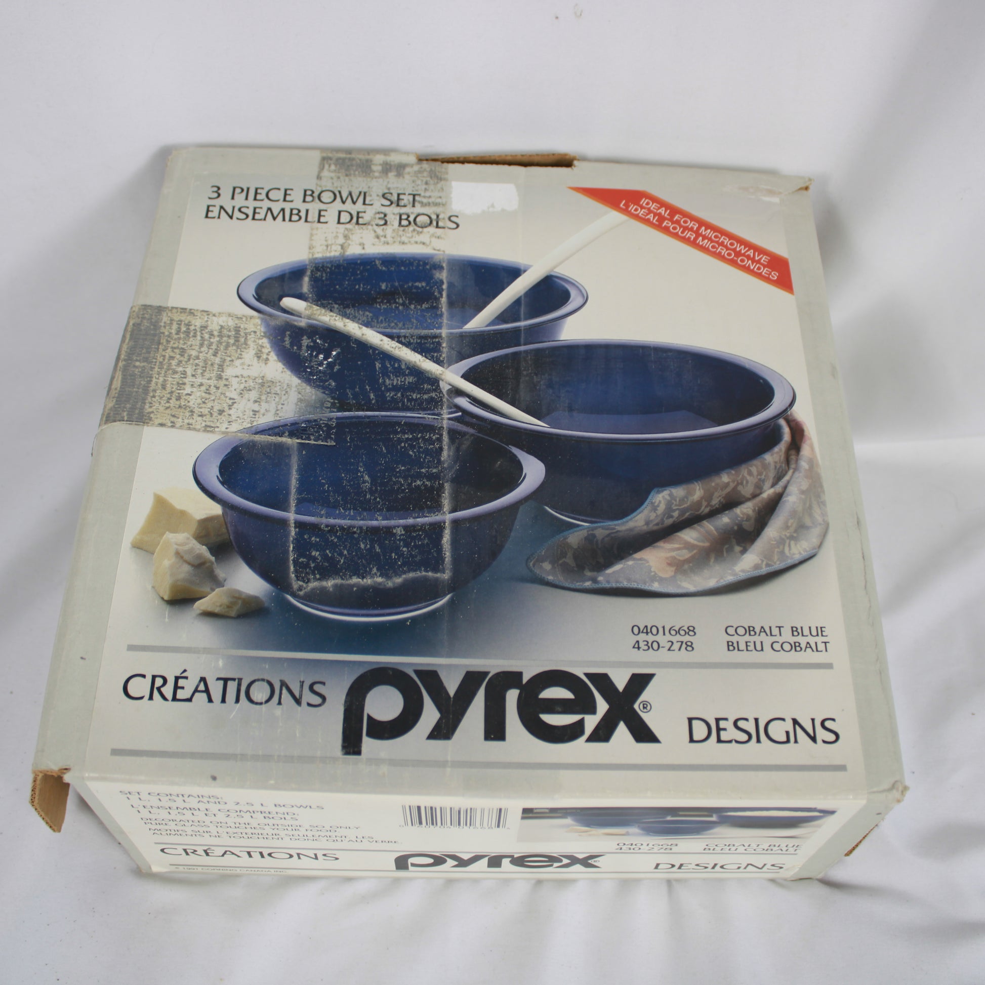 Pyrex Cobalt Blue Glass Mixing Bowl Set in Box (3 Pieces)