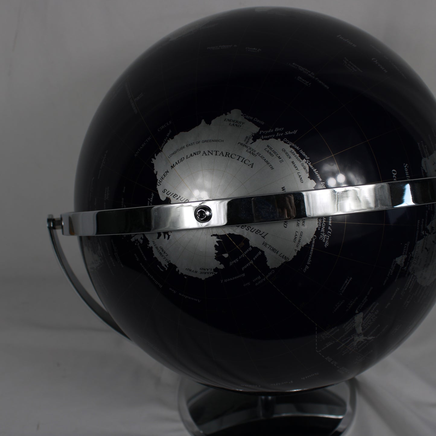 Modern Black and Silver Desktop World Globe – Chrome Full Meridian Stand