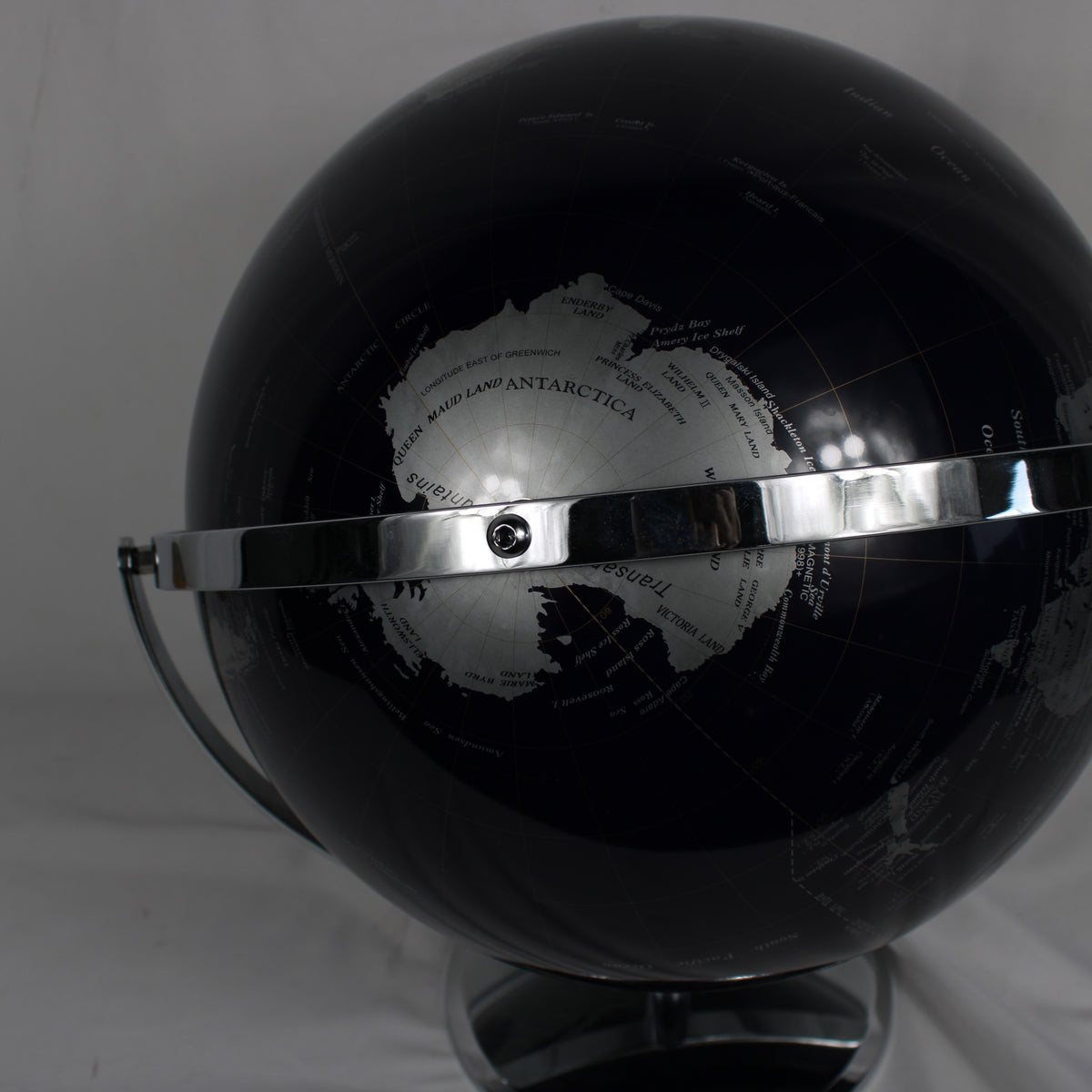 Modern Black and Silver Desktop World Globe – Chrome Full Meridian Stand