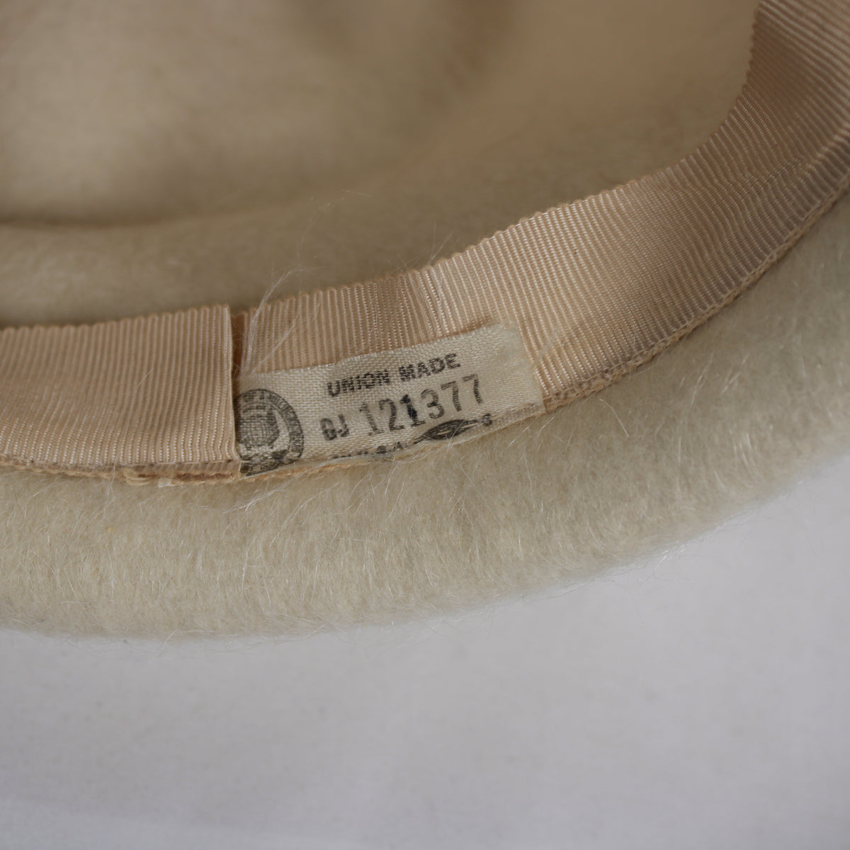 Cream Wool Felt Cloche Hat – 1960s Union Made Pillbox with Net Veiling & Bow