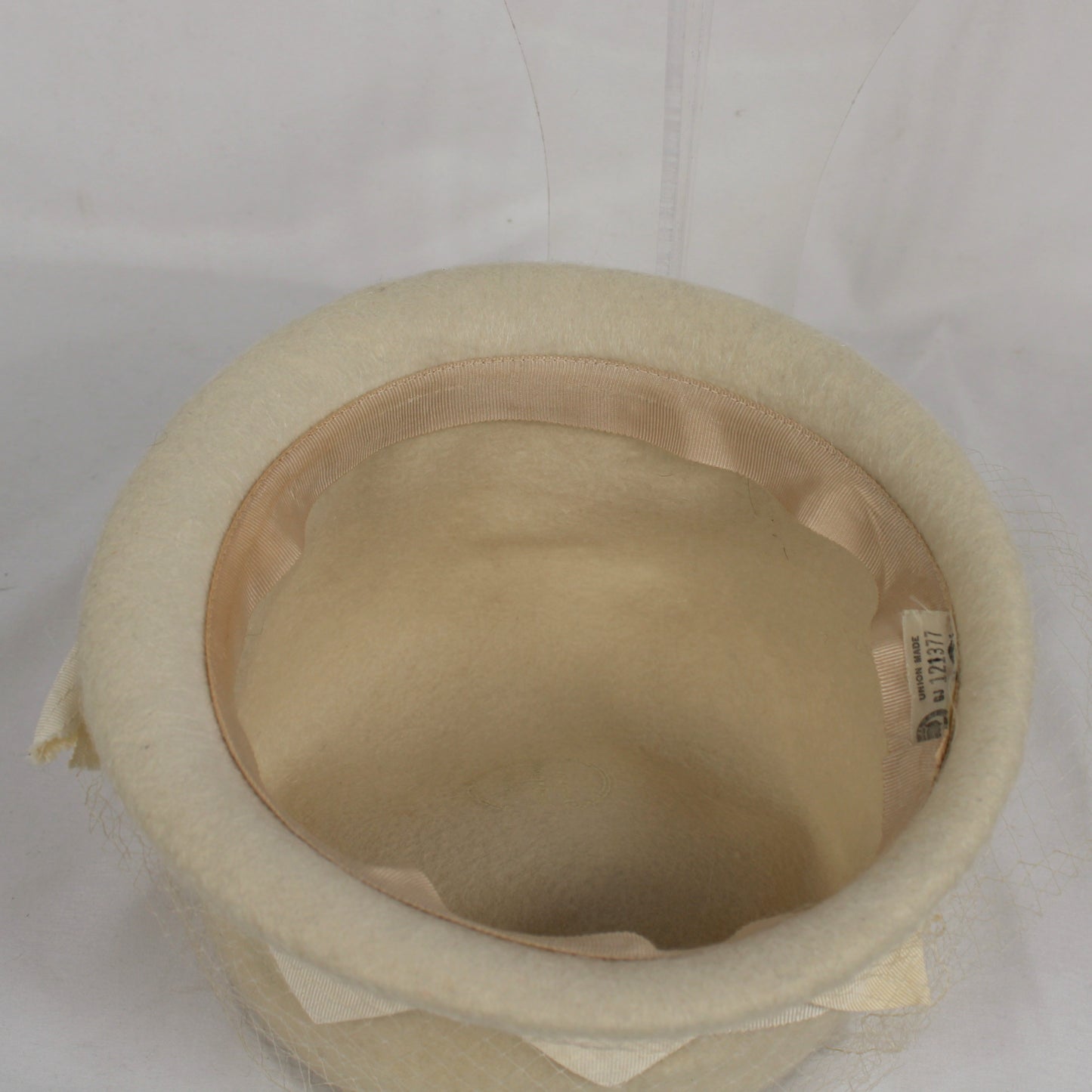 Cream Wool Felt Cloche Hat – 1960s Union Made Pillbox with Net Veiling & Bow