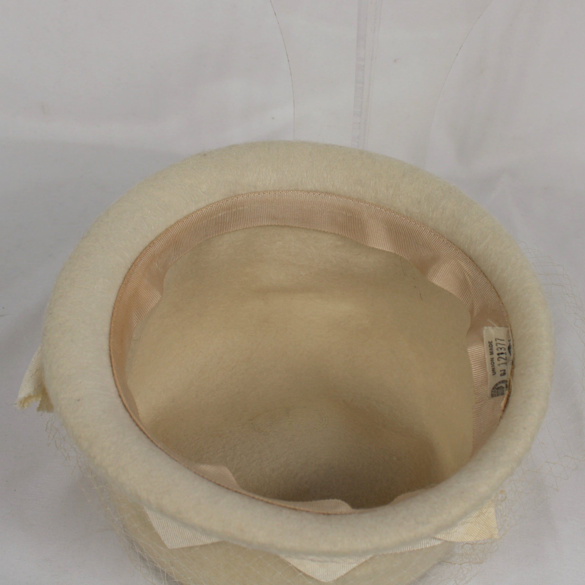 Cream Wool Felt Cloche Hat – 1960s Union Made Pillbox with Net Veiling & Bow
