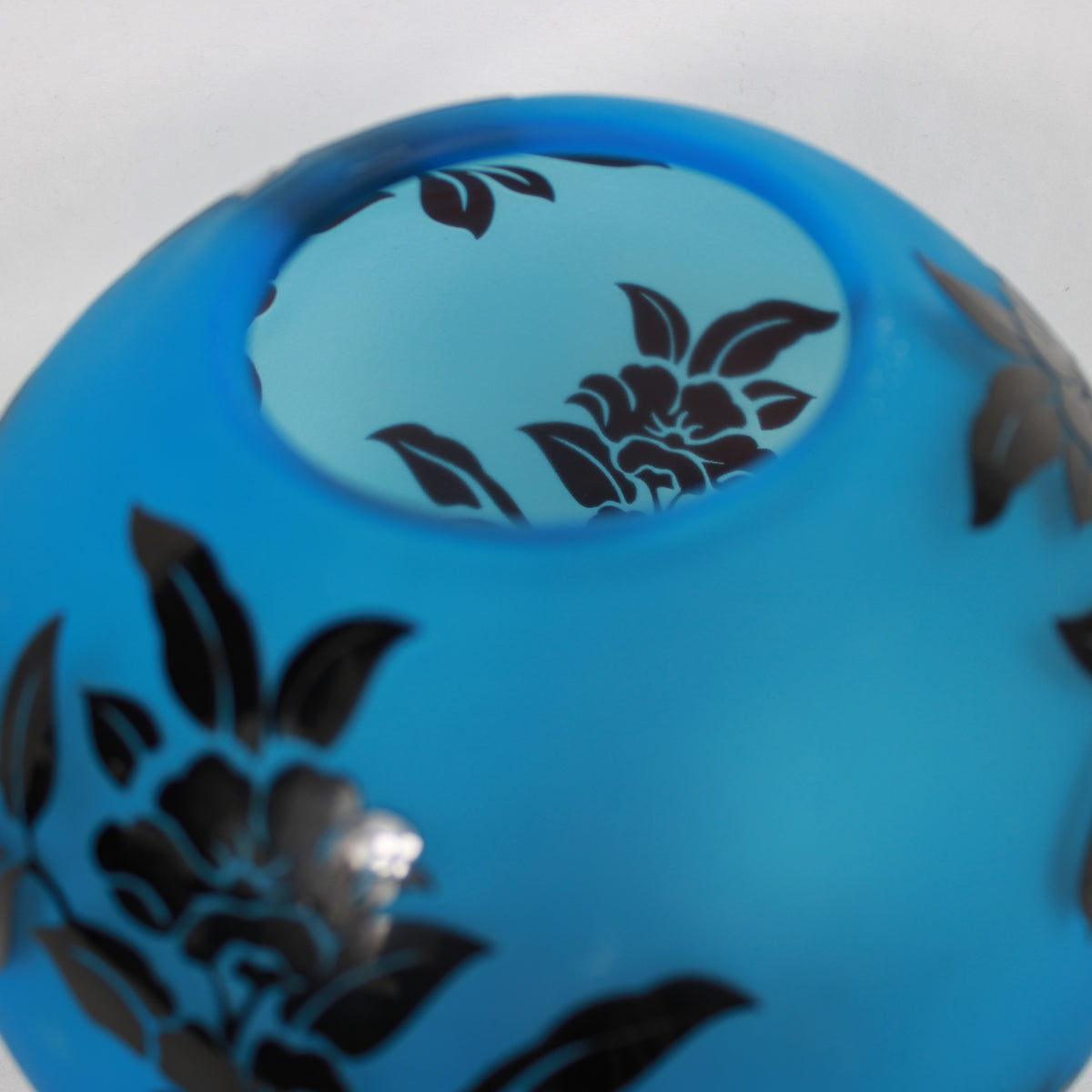 Deco Blue Frosted Cameo Art Glass Spherical Floral Bulb Vase