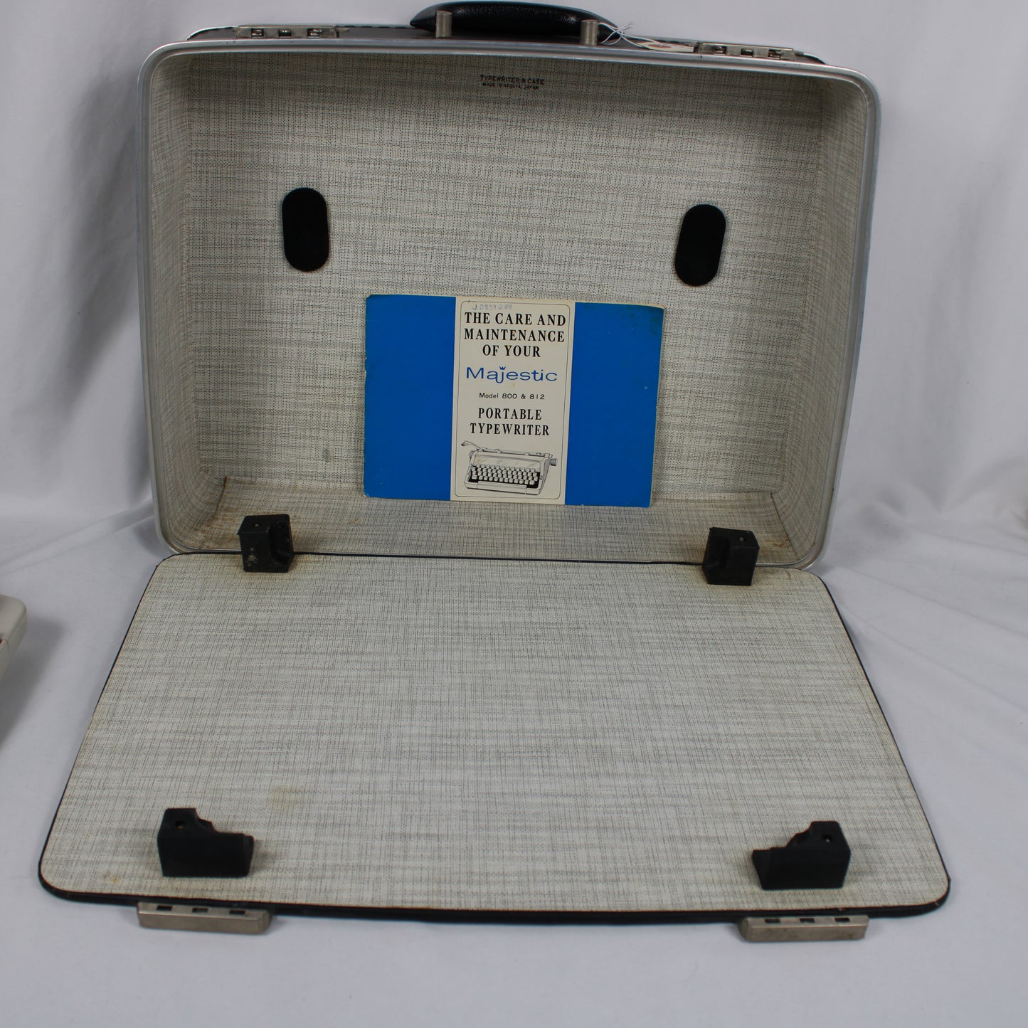 Majestic 812 Portable Typewriter – Classic Brother Build with Case & Manual