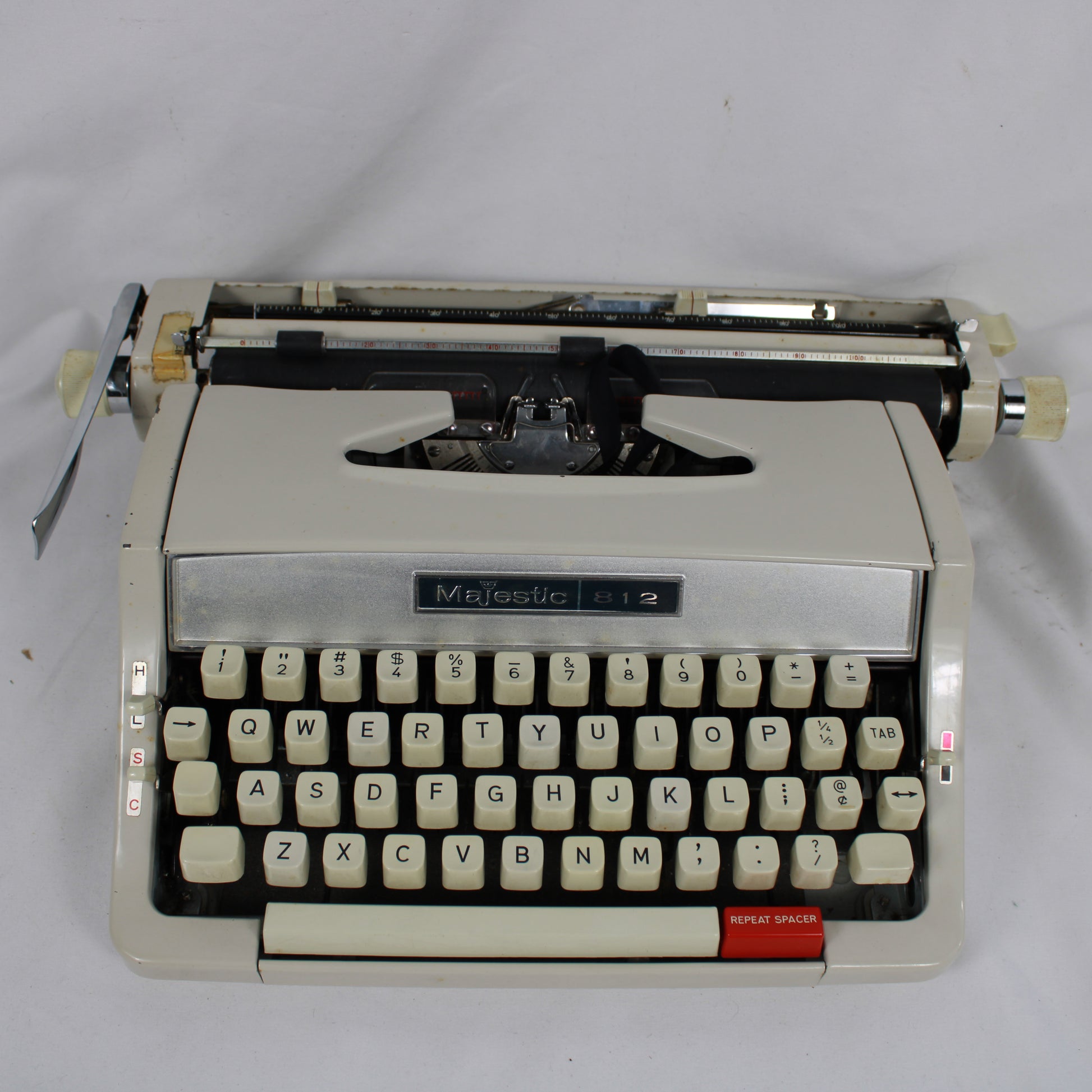 Majestic 812 Portable Typewriter – Classic Brother Build with Case & Manual