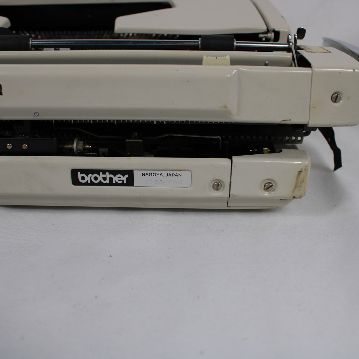 Majestic 812 Portable Typewriter – Classic Brother Build with Case & Manual