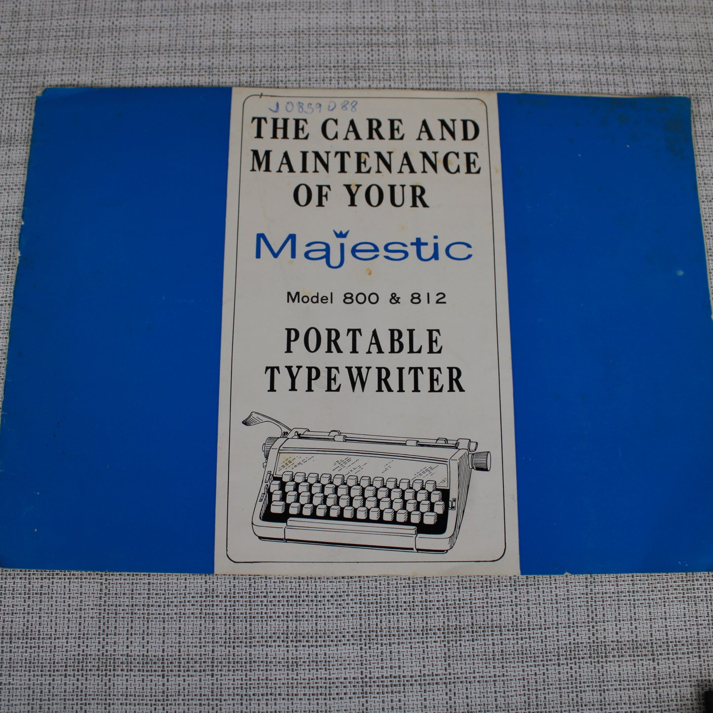 Majestic 812 Portable Typewriter – Classic Brother Build with Case & Manual