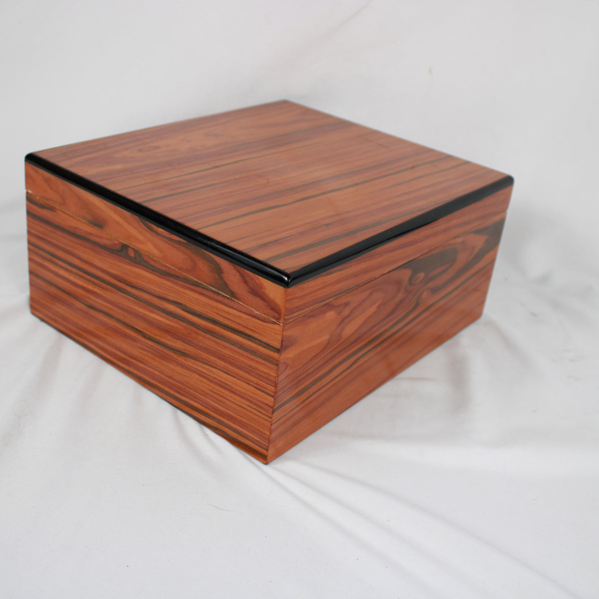 Rosewood Grain Wooden Cigar Humidor with Spanish Cedar Lining