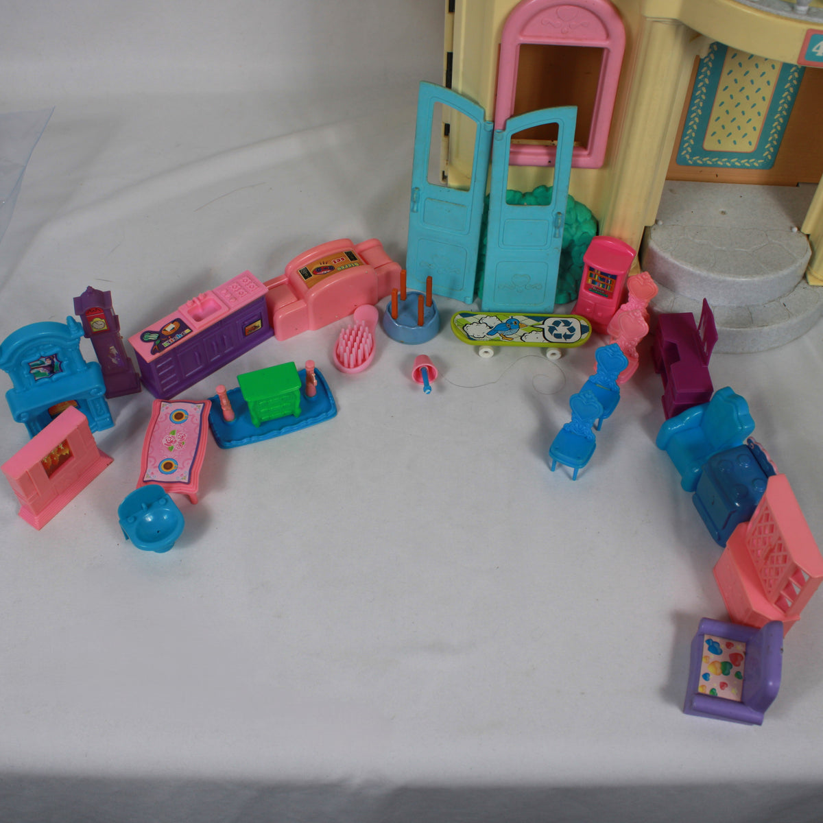Fisher-Price Loving Family Grand Dollhouse (4618) with Accessories