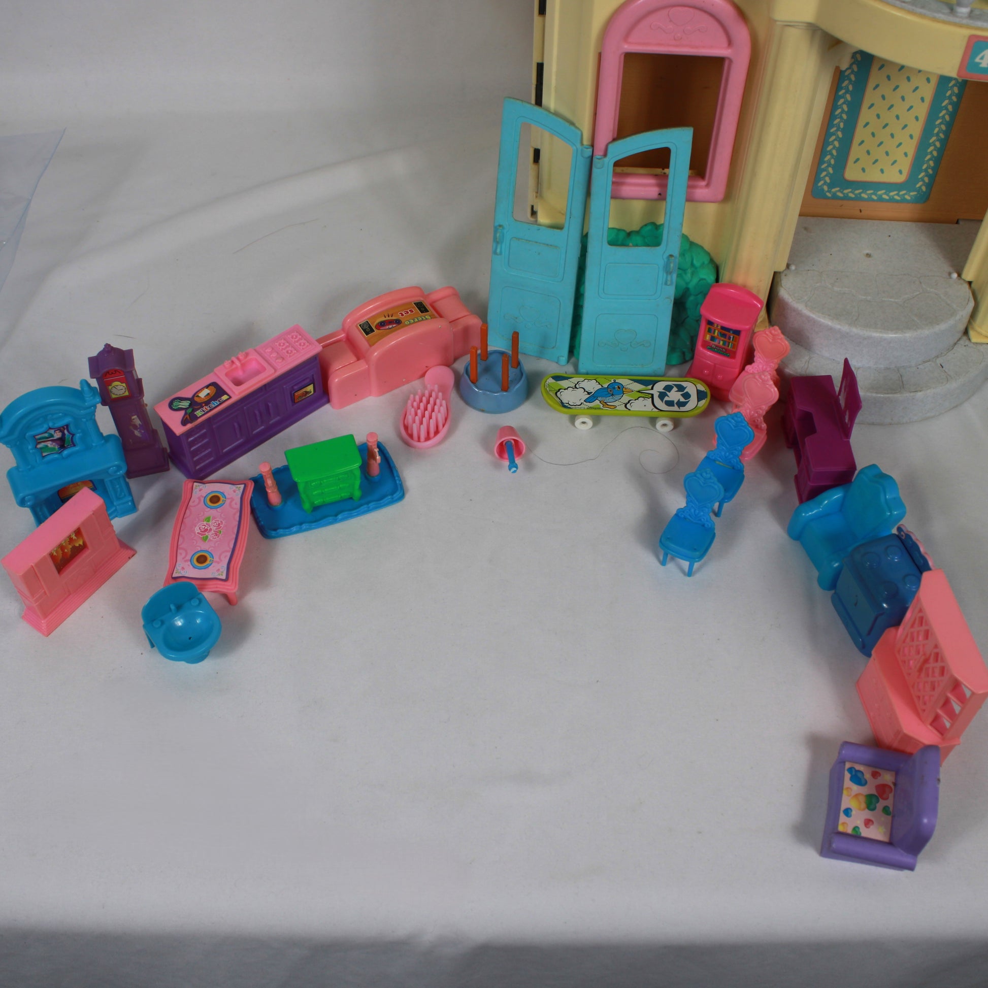 Fisher-Price Loving Family Grand Dollhouse (4618) with Accessories