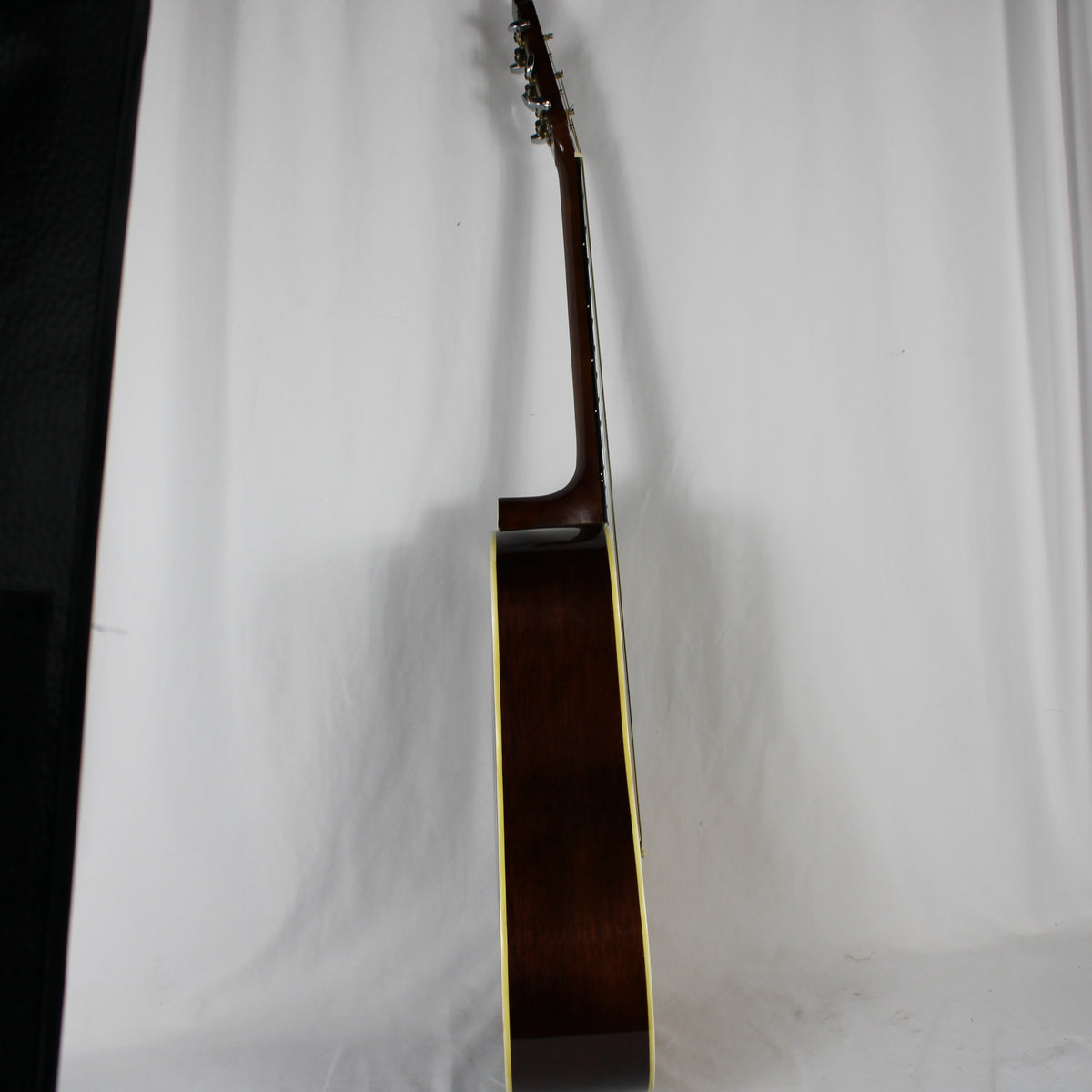 Magnum Handcrafted Acoustic Guitar with Hard Case