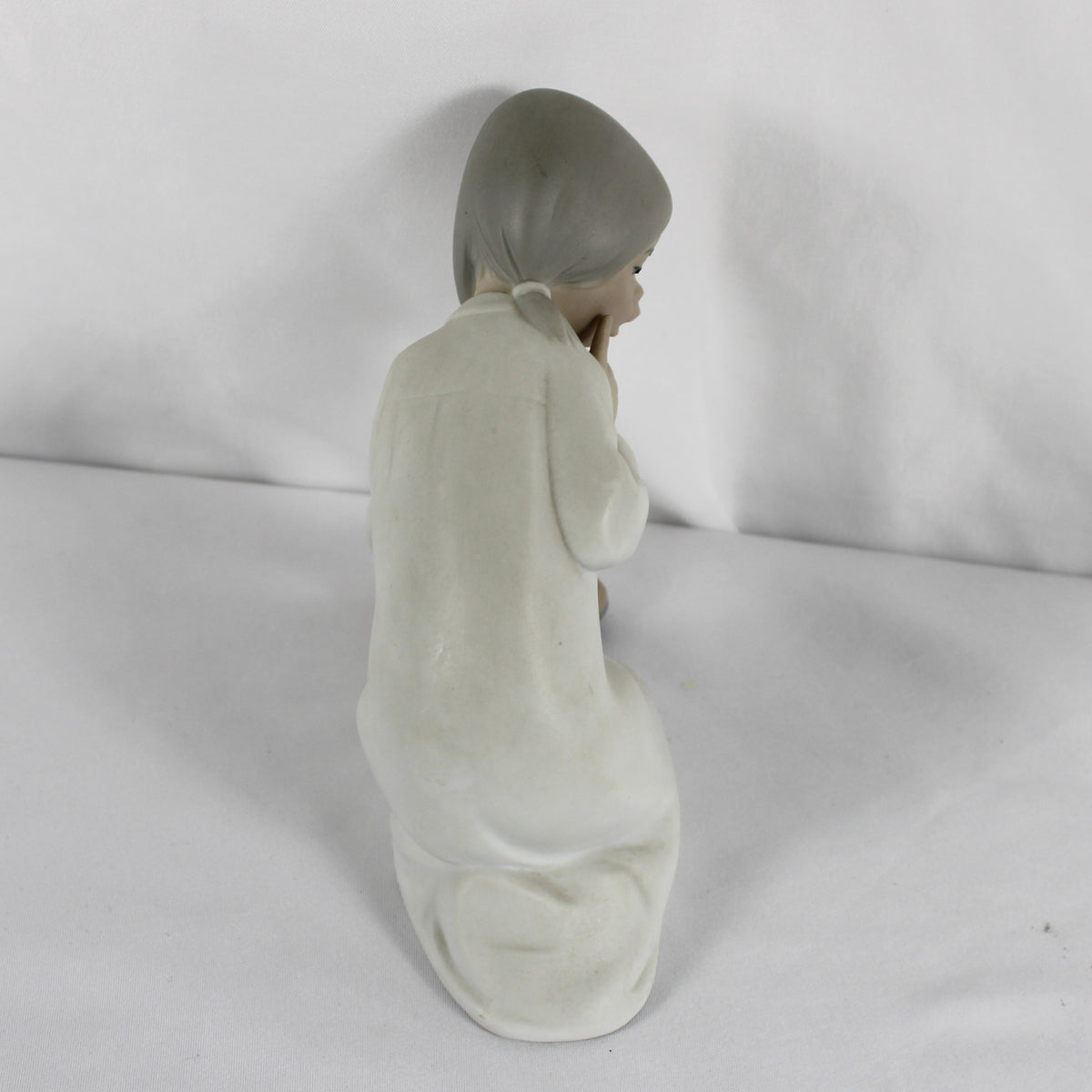Lladró Retired Porcelain Figurine Girl Kneeling with Slippers 4523