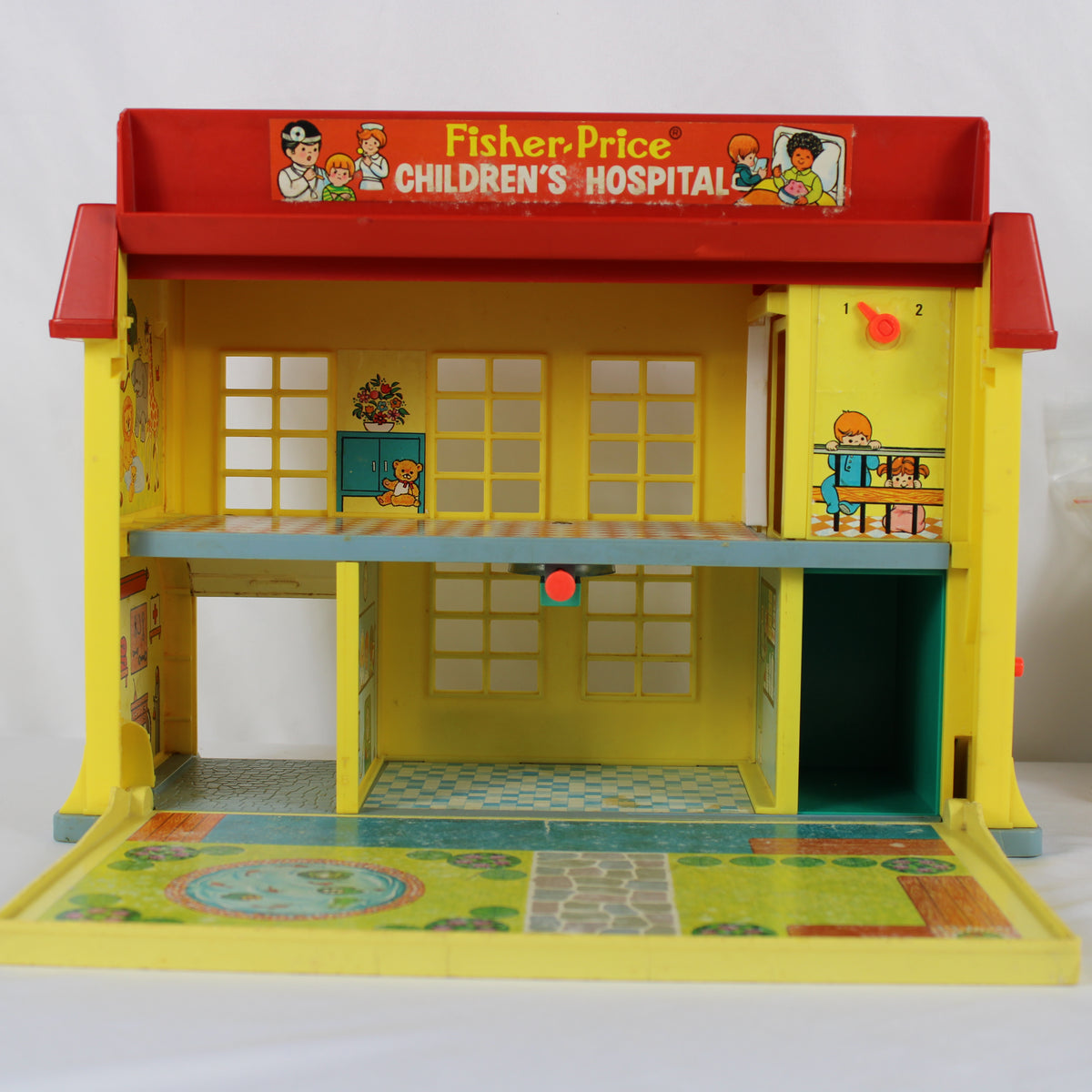 Vintage Fisher-Price Play Family Children's Hospital #931 Complete Set