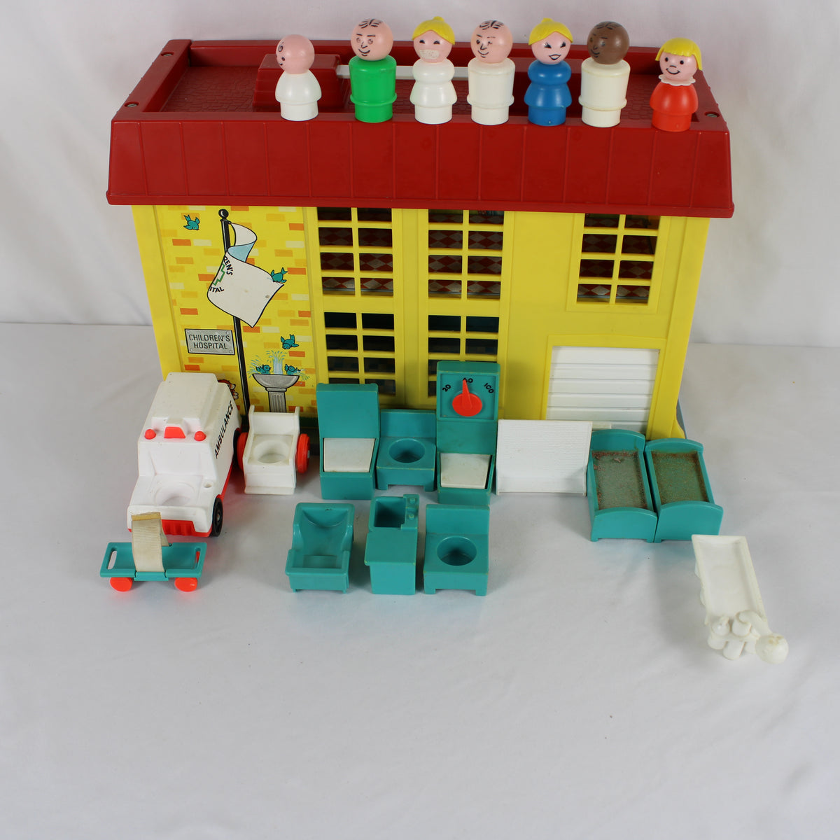 Vintage Fisher-Price Play Family Children's Hospital #931 Complete Set