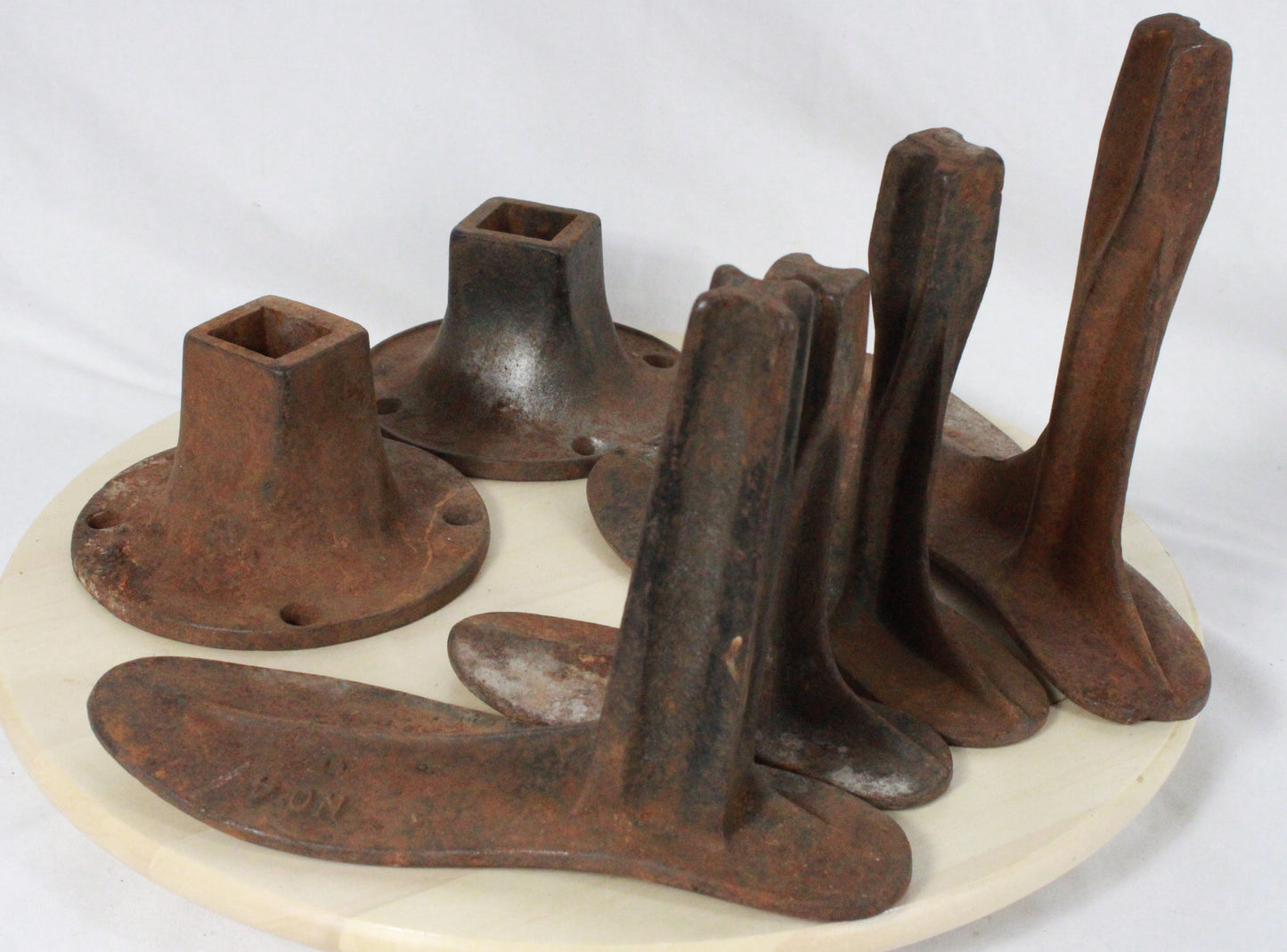 Vintage Industrial Charm: Antique Cast Iron Cobbler’s Set with Interchangeable Forms