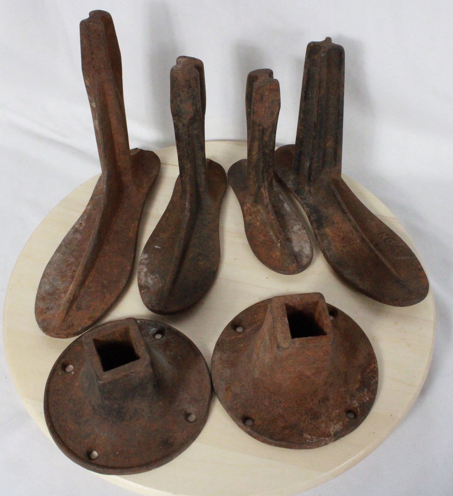 Vintage Industrial Charm: Antique Cast Iron Cobbler’s Set with Interchangeable Forms