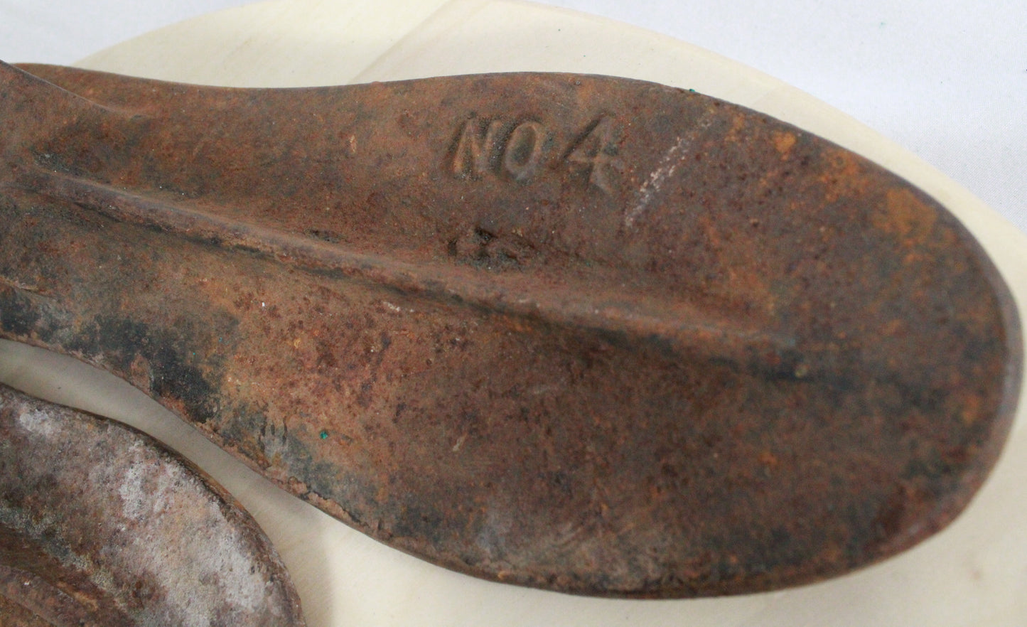 Vintage Industrial Charm: Antique Cast Iron Cobbler’s Set with Interchangeable Forms