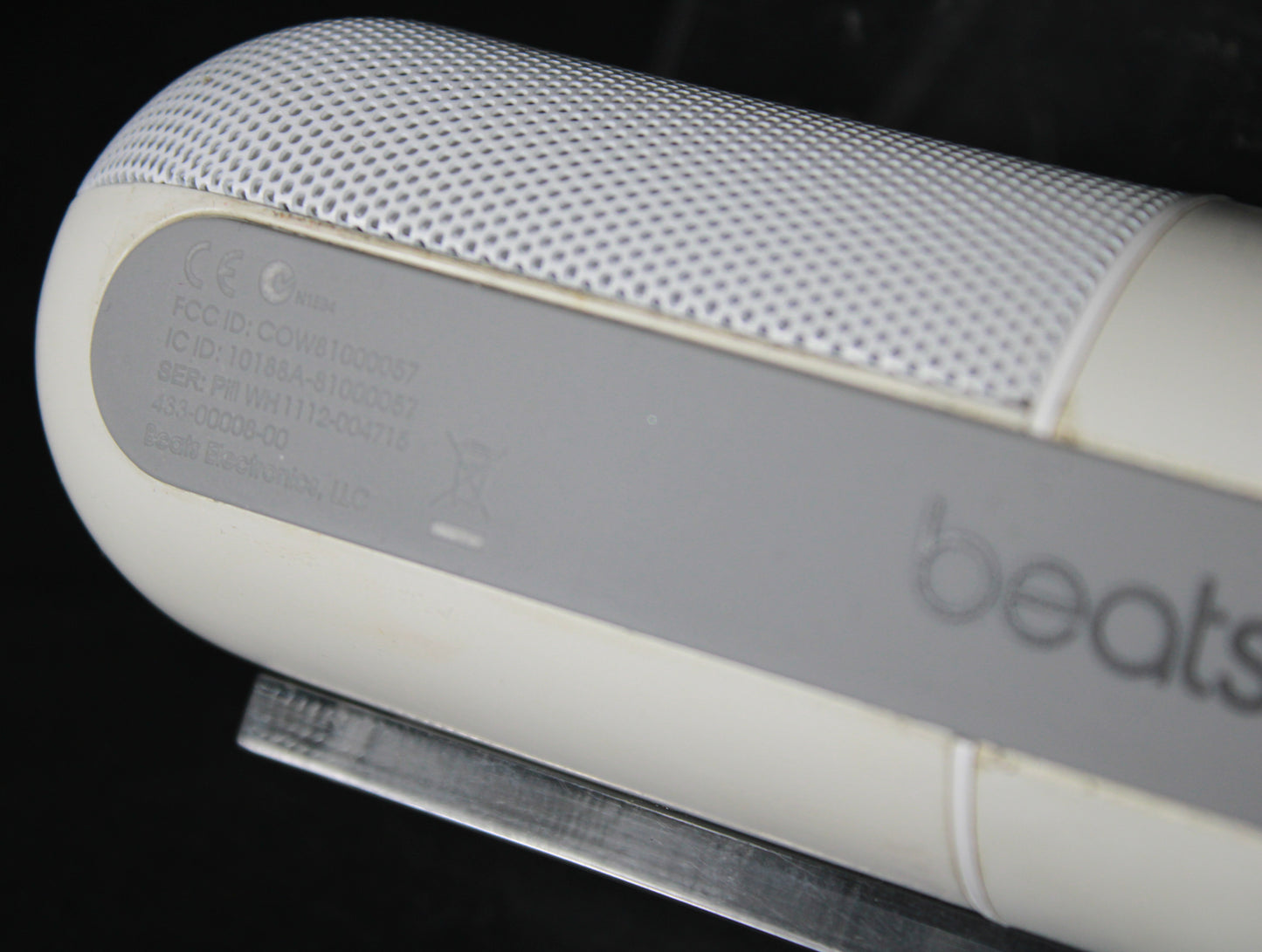 Beats Pill 1.0 Portable Bluetooth Speaker – Iconic Sound with Original Case