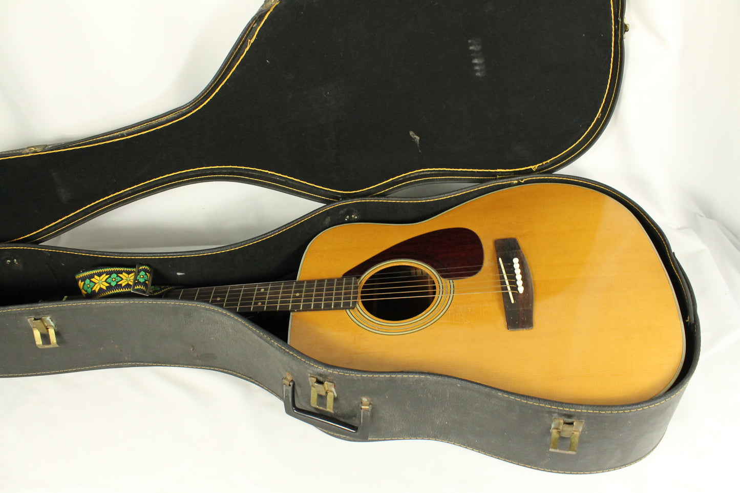 Yamaha FG-200 Guitar and Case
