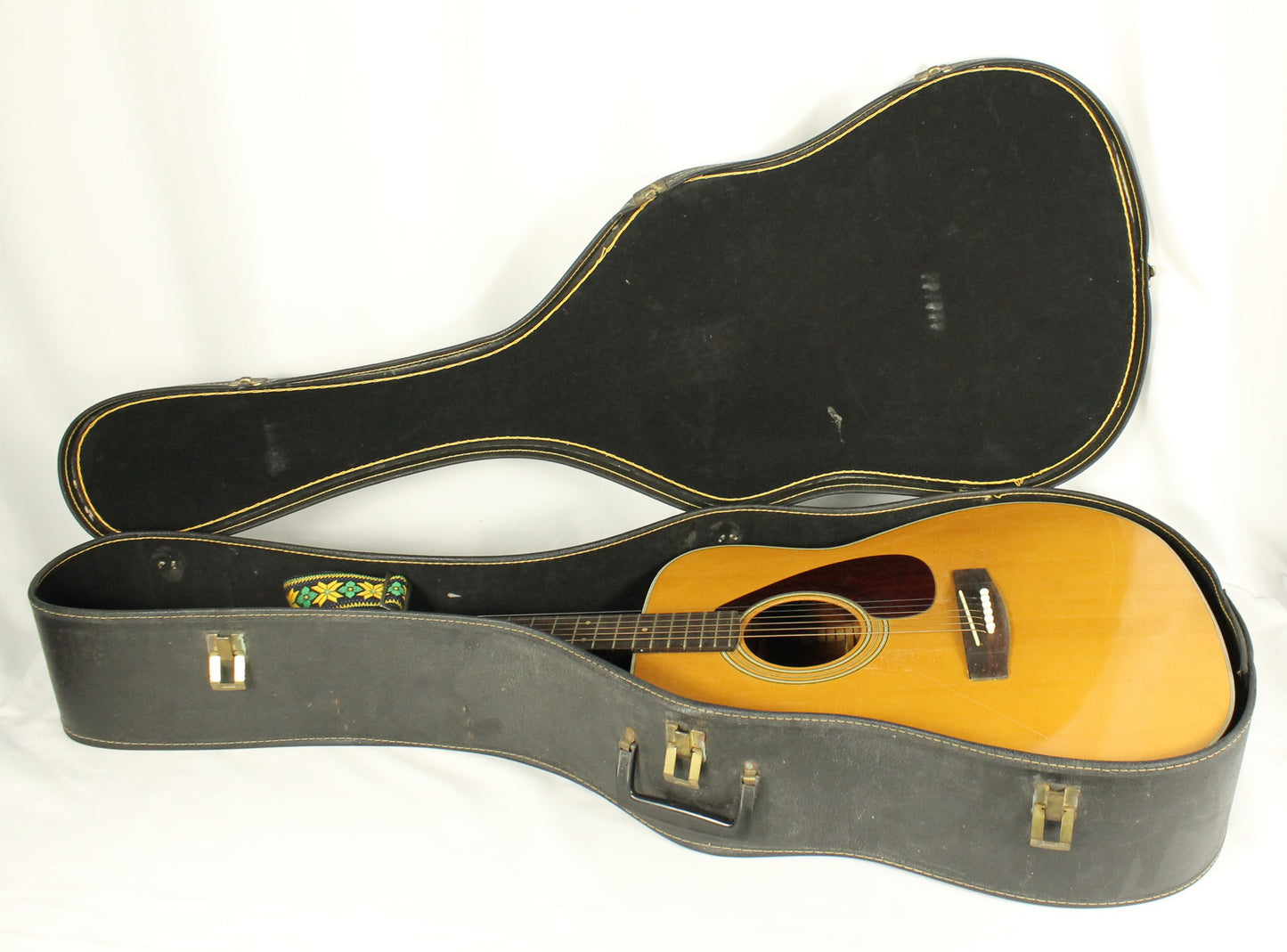Yamaha FG-200 Guitar and Case